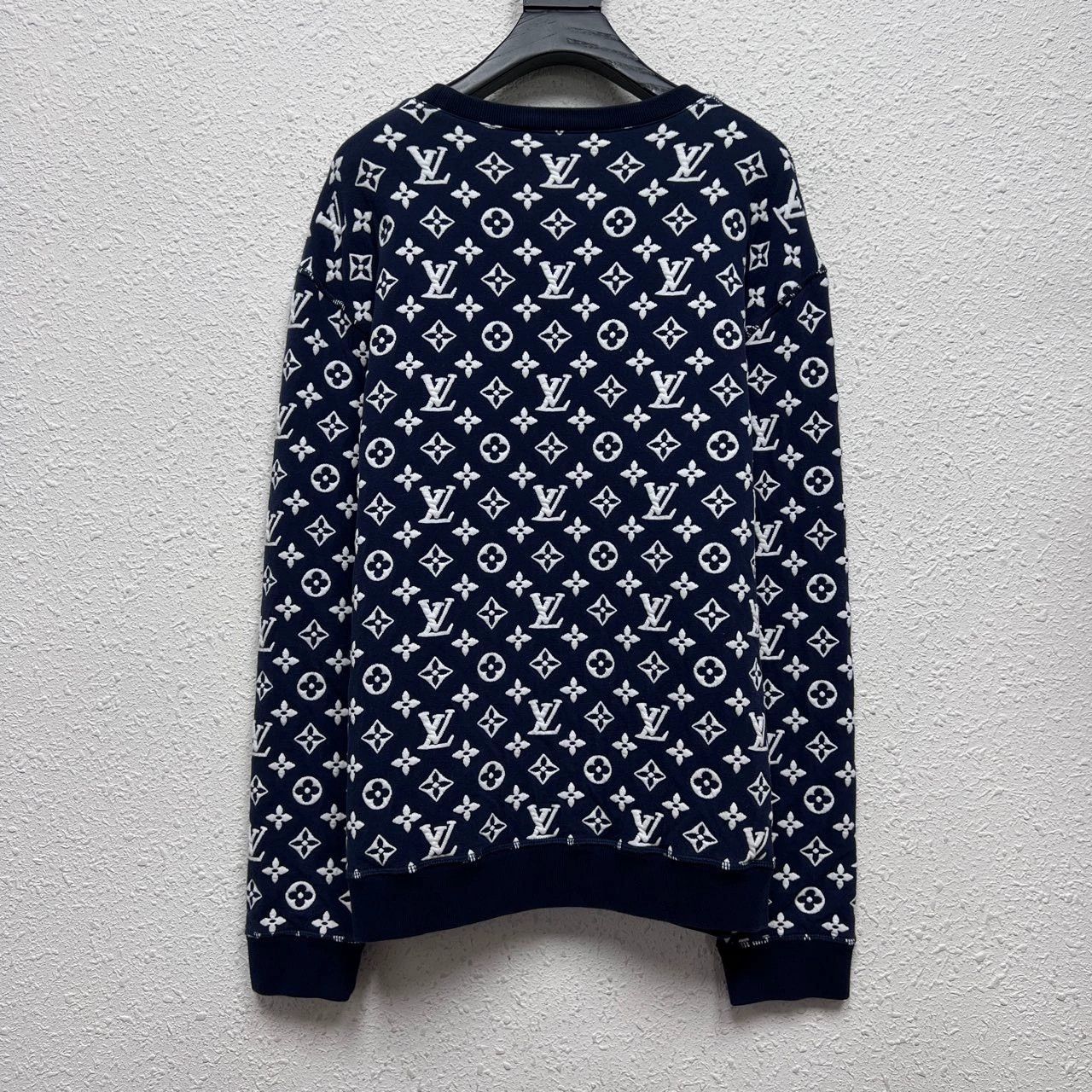 Louis Vuitton louis vuitton logo embossed sweatshirt in navy Size US XL / EU 56 / 4 - 2 Thumbnail