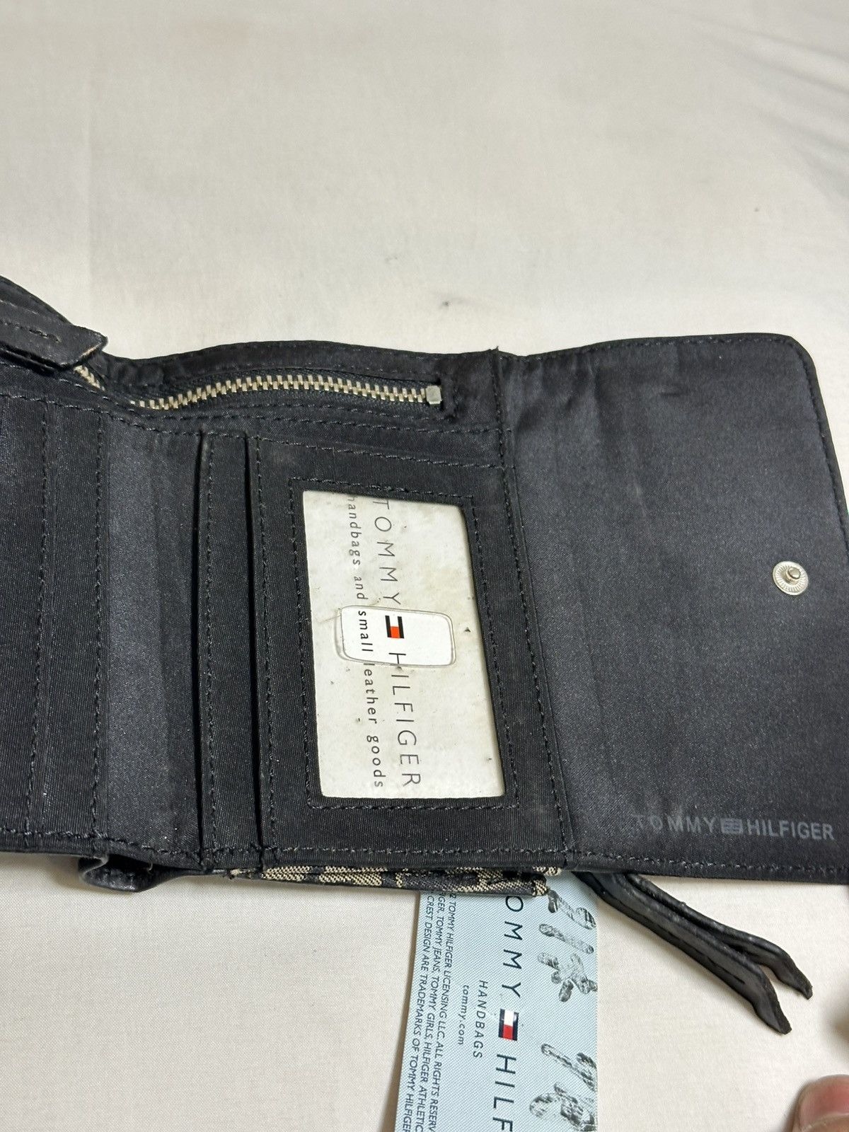 Tommy Hilfiger Tommy Hilfiger monogram canvas wallet. Size ONE SIZE - 13 Thumbnail