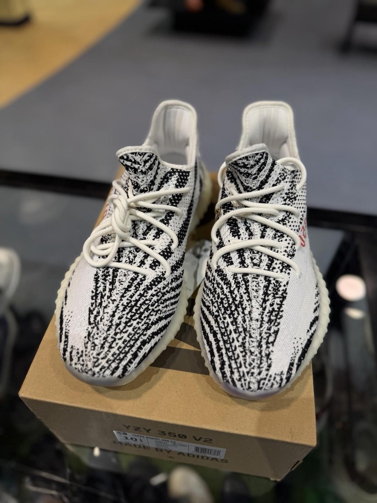 Adidas Size 10.5 - adidas Yeezy Boost 350 V2 Low Zebra Size US 10.5 / EU 43-44 - 6 Thumbnail