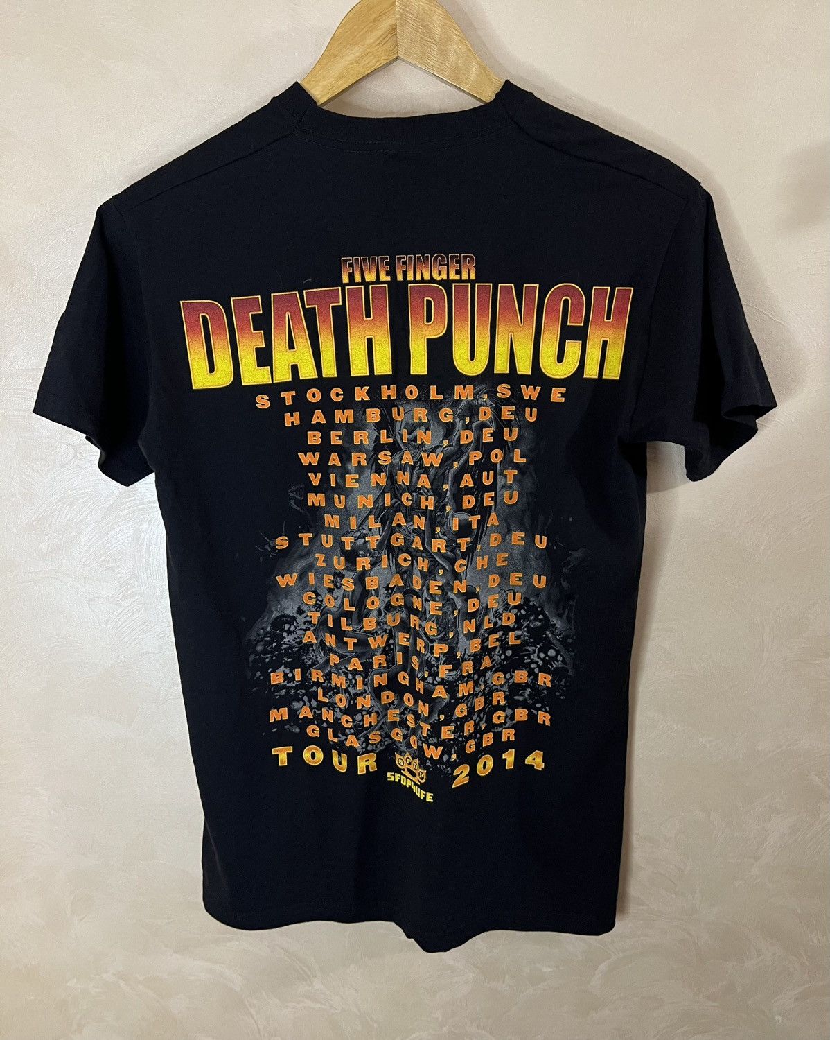 Fruit Of The Loom Five Finger Death Punch 2014 Tour T Shirt Size US S / EU 44-46 / 1 - 3 Thumbnail
