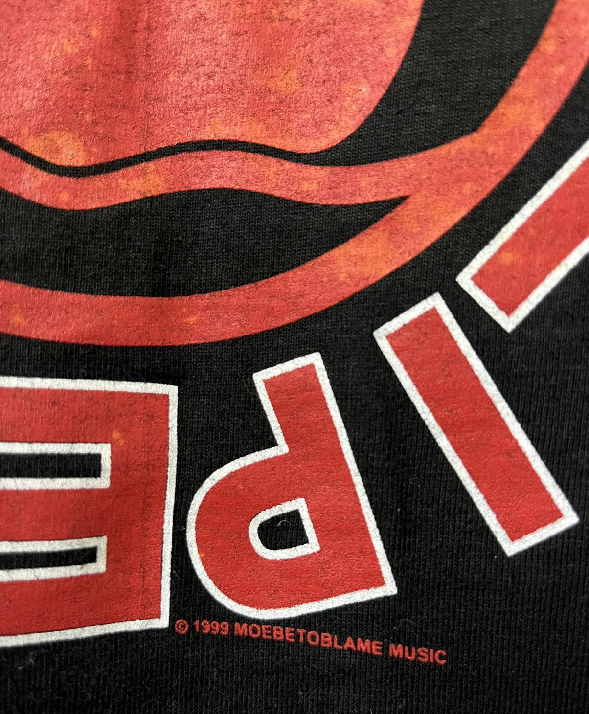 Band Tees VINTAGE 90s RED HOT CHILI PEPPERS CALIFORNICATION BAND TEE Size US M / EU 48-50 / 2 - 8 Thumbnail