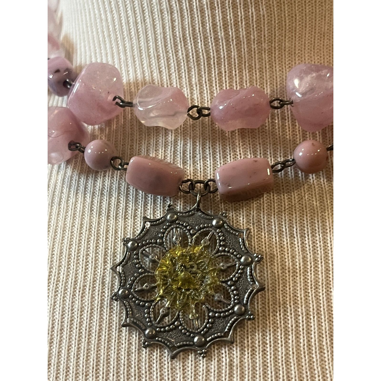 Other Vtg Rose Glass Bead Necklace Silver-tone Filigree Pendant Size ONE SIZE - 3 Thumbnail