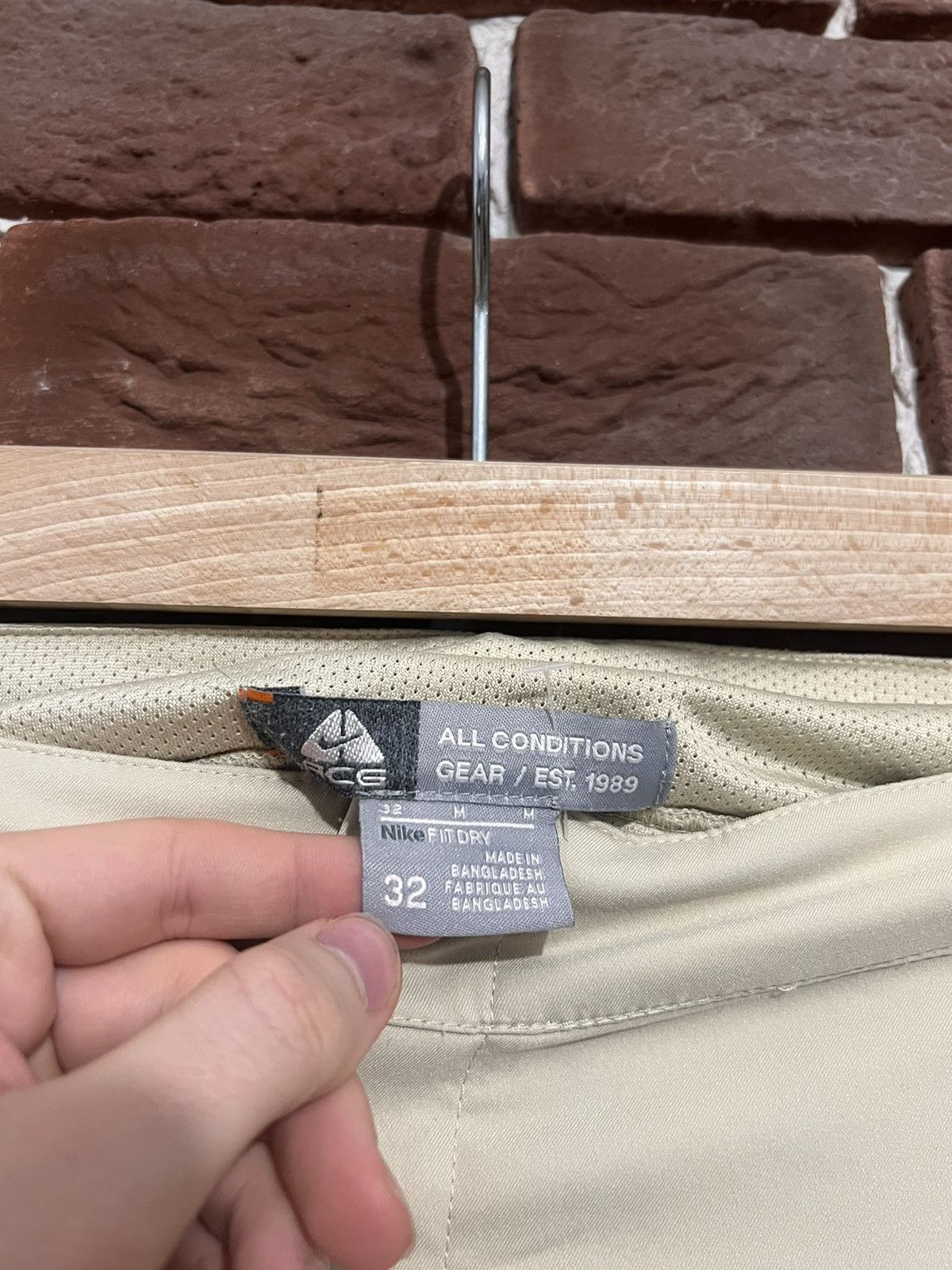 Nike Vintage Nike ACG Biege Cargo Shorts Rare Streetwear Hype Size US 32 / EU 48 - 7 Thumbnail