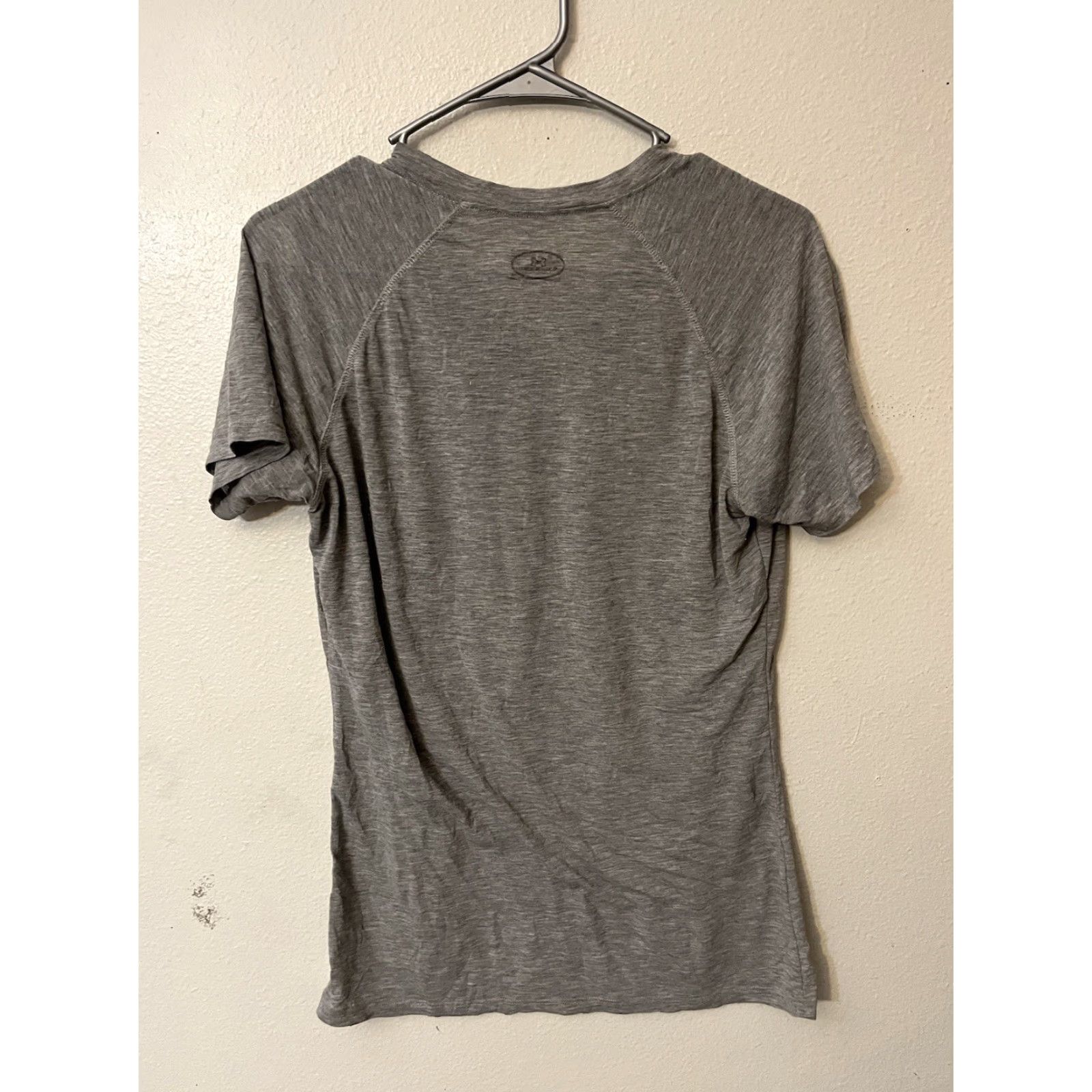 Under Armour Under Armour T-Shirt Gray Shirt Women Small V-Neck Short Sleeve Activewear Moisture Wicking Stretch Casual Athletic Womens Slim Fit S Size 28" / US 6 / IT 42 - 3 Thumbnail