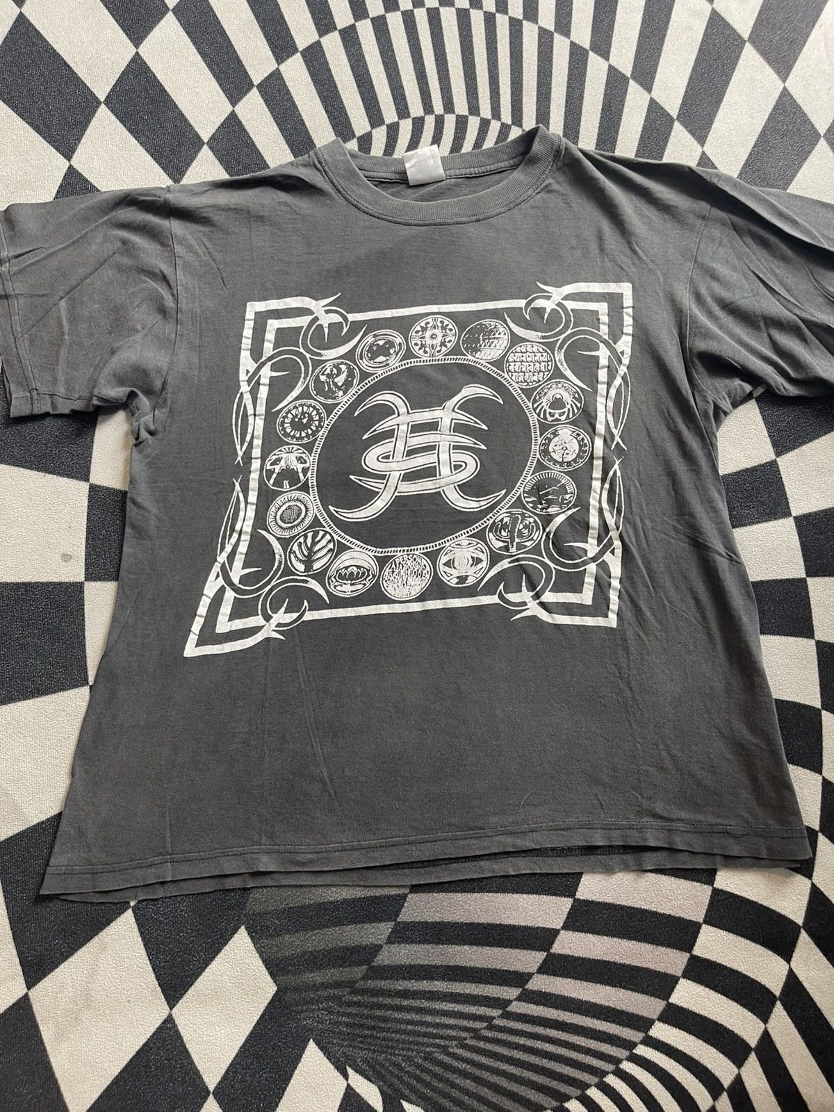 Vintage Héroes del Silencio Band Tee - Fade Black