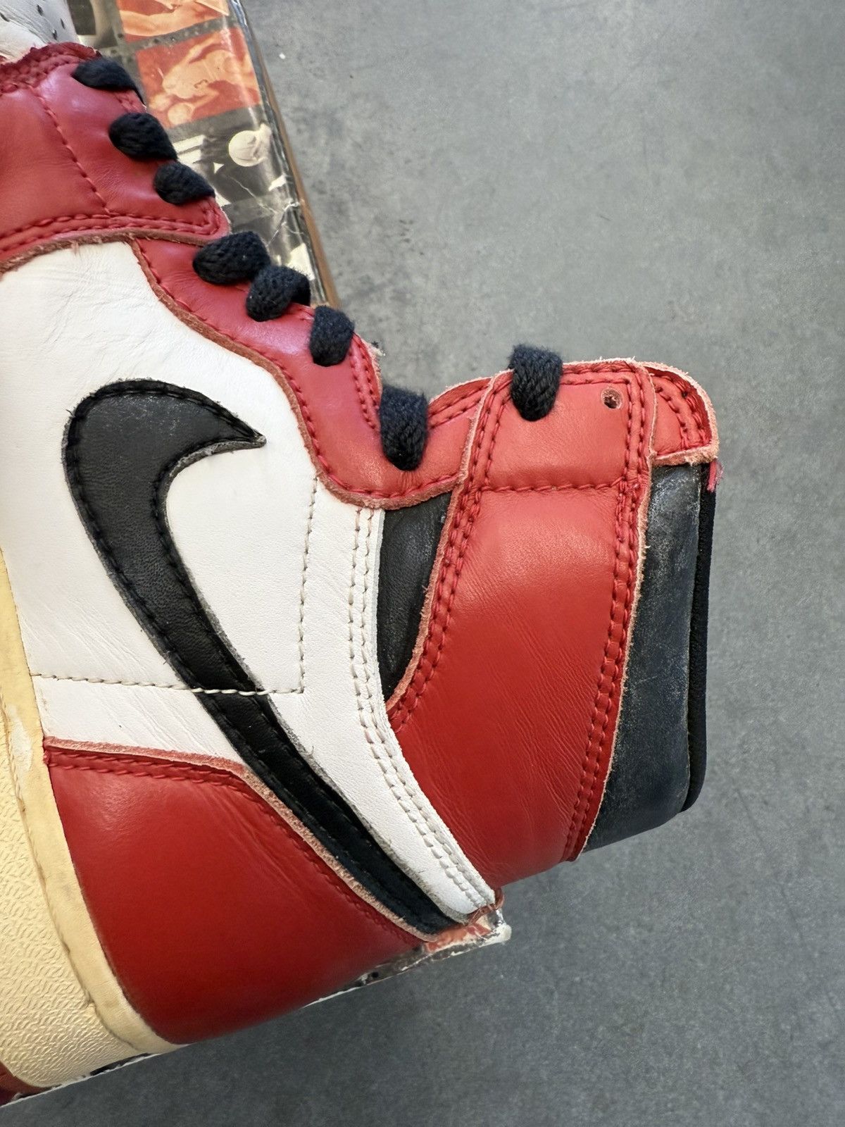 Jordan Brand 1994 Air Jordan 1 Chicago High Size 7.5 (Replacement Box) Size US 7.5 / EU 40-41 - 5 Thumbnail