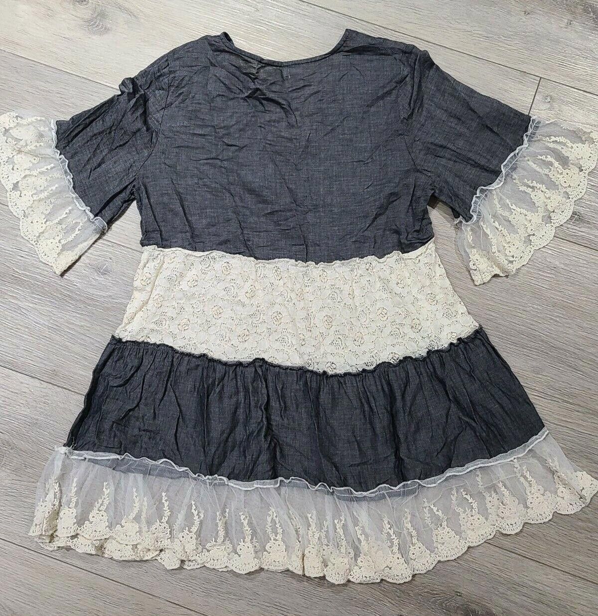 Designer Velzera Dress Size Medium Grey And White Lace Bell Sleeves Size M / US 6-8 / IT 42-44 - 2 Thumbnail