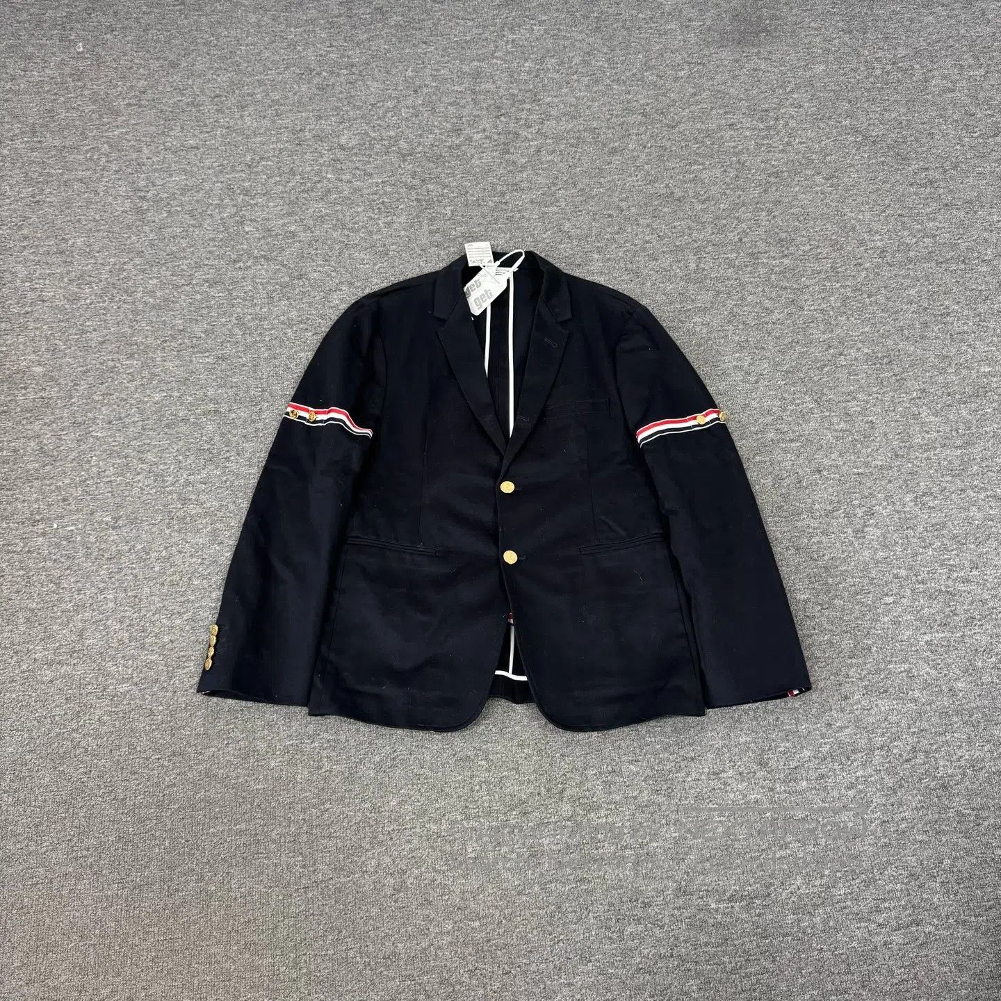 Thom Browne Thom Browne Sleeve cuff with gold buckle; casual suit jack Size US M / EU 48-50 / 2 - 1 Thumbnail