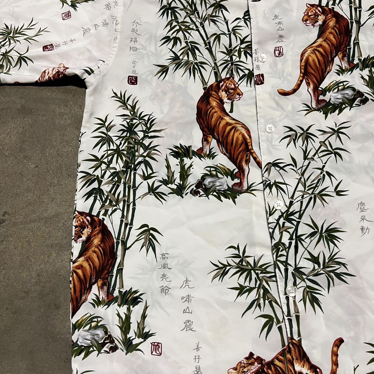 JNCO Vintage Box Office Island Tiger Button Up Shirt Japanese Y2K Size US S / EU 44-46 / 1 - 3 Thumbnail