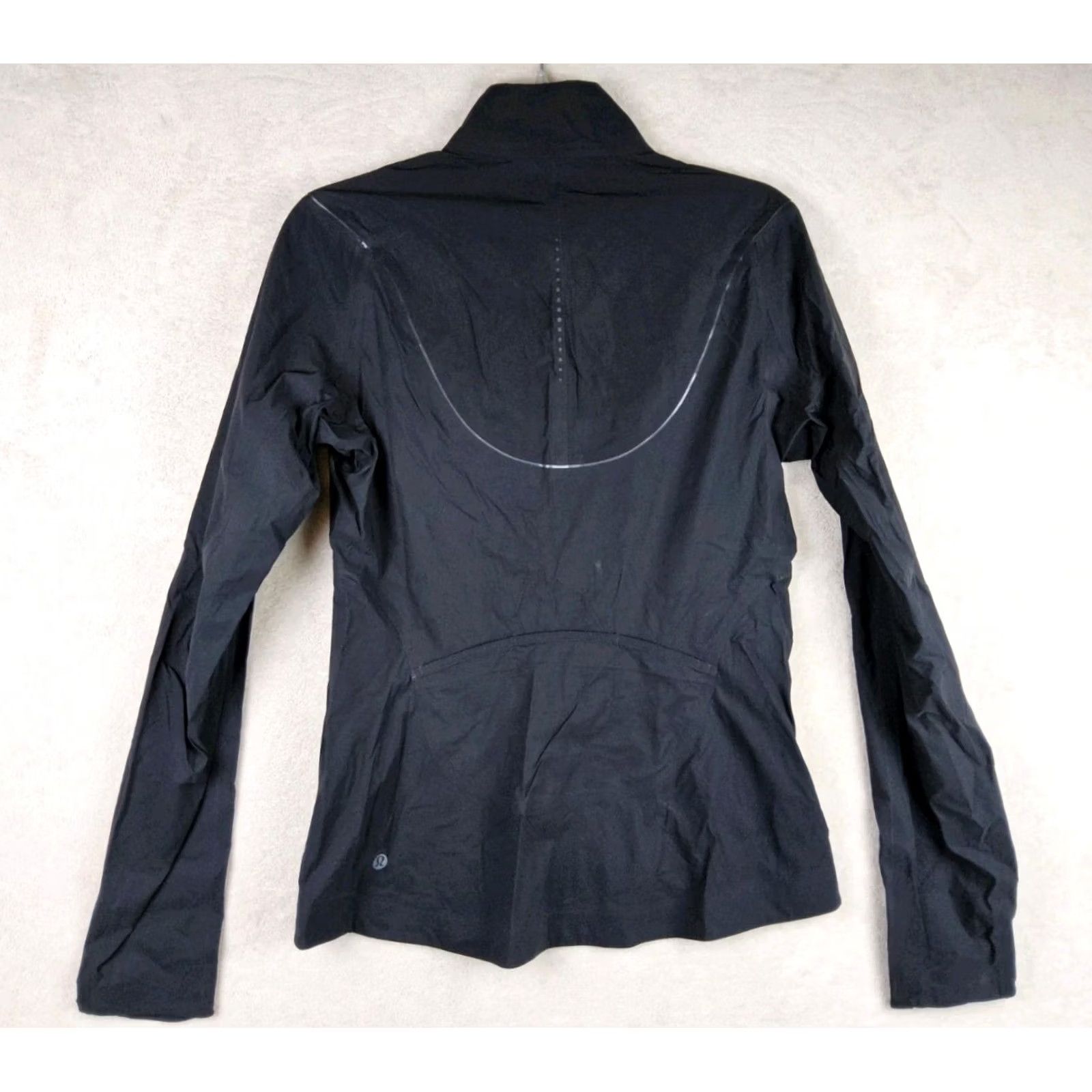 Lululemon Lululemon Windbreaker Jacket Black Size 8 Women’s Activewear Nylon Jacket 8 Womens Windbreaker Fast And Free Size M / US 6-8 / IT 42-44 - 3 Thumbnail