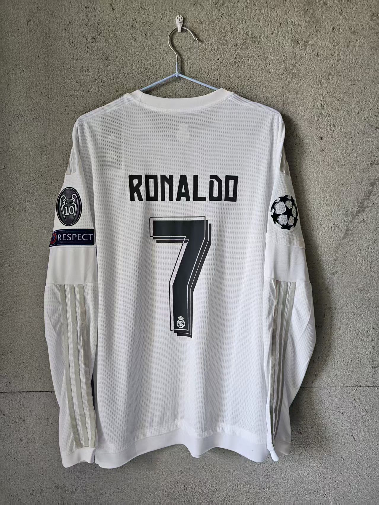 Other 2016 Real Madrid #7 C Ronaldo Jersey Longlseeve Size US S / EU 44-46 / 1 - 2 Thumbnail