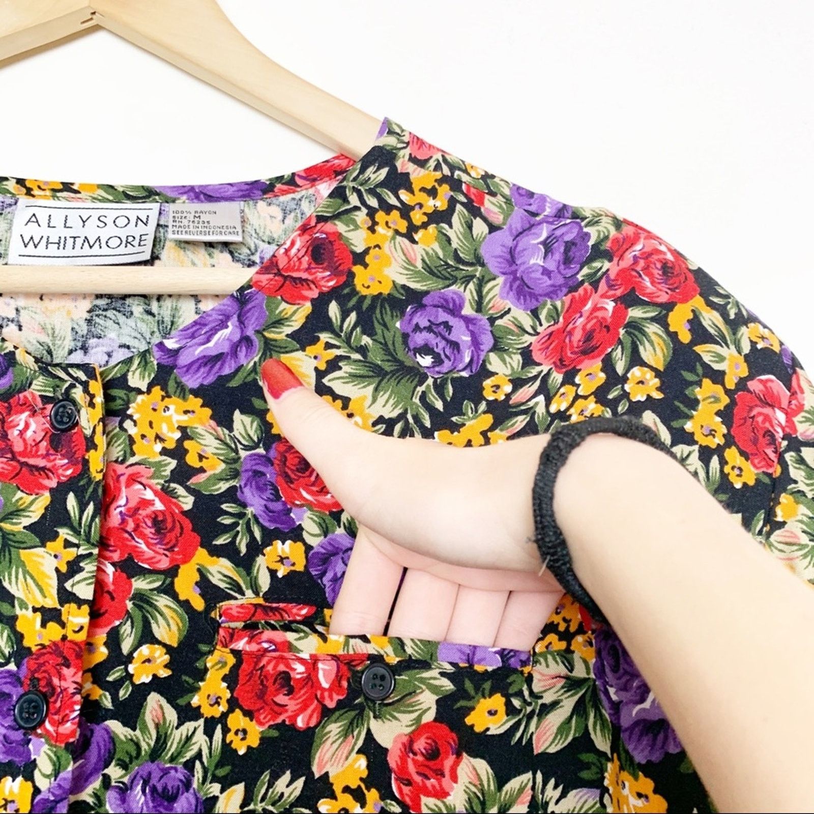 Vintage Vintage Black Floral Button Front Blouse Women’s Size Medium Size M / US 6-8 / IT 42-44 - 2 Thumbnail