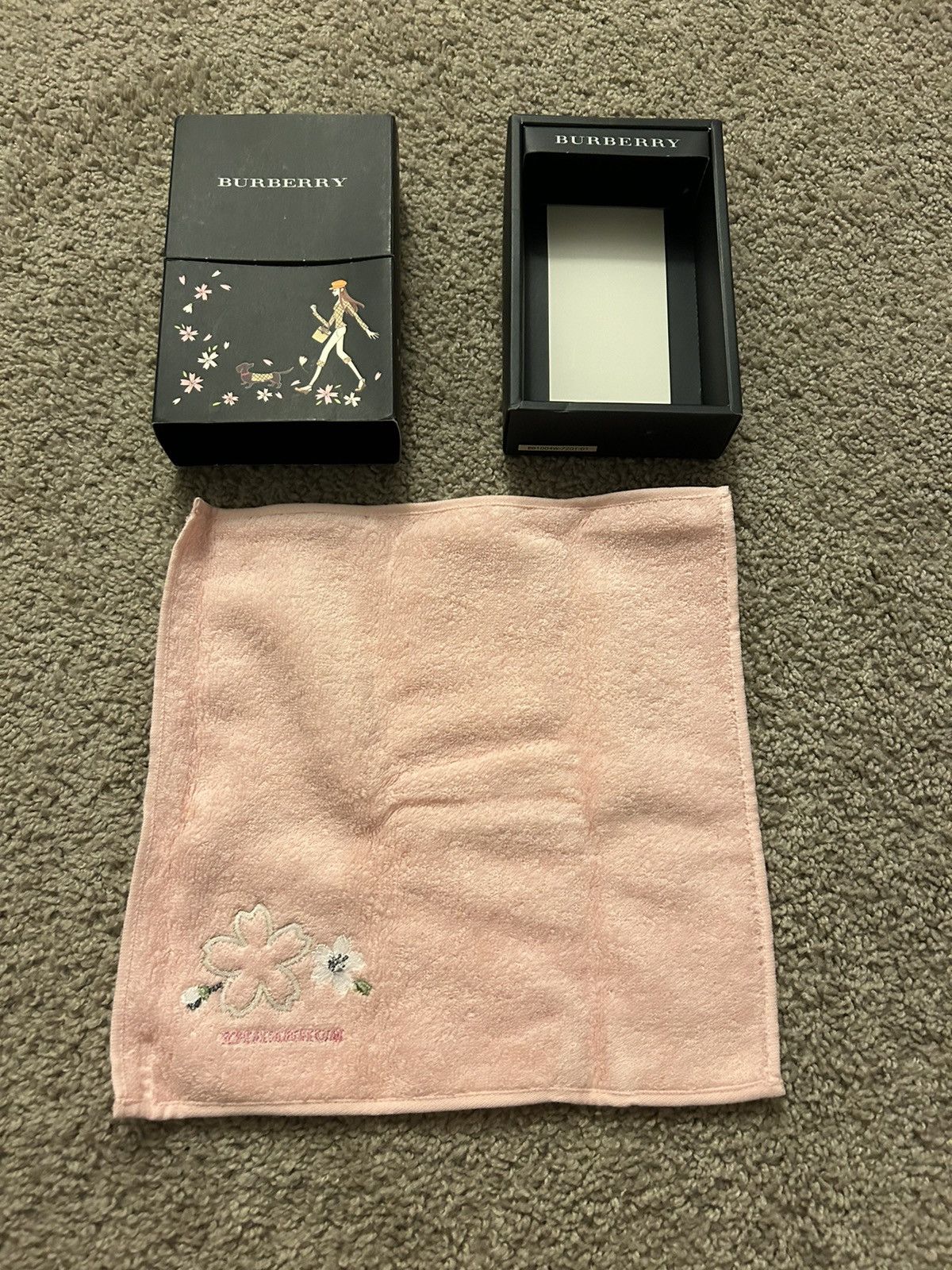 Burberry Burberry Embroidered Flower Towel Size ONE SIZE - 5 Thumbnail