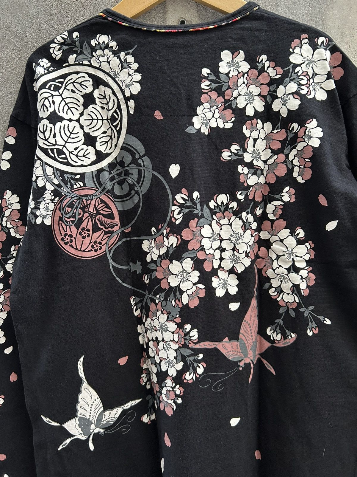 If Six Was Nine × Le Grande Bleu (L.G.B.) × Yohji Yamamoto Vintage Floral Henley Long Sleeve – Black Size US XXL / EU 58 / 5 - 10 Thumbnail