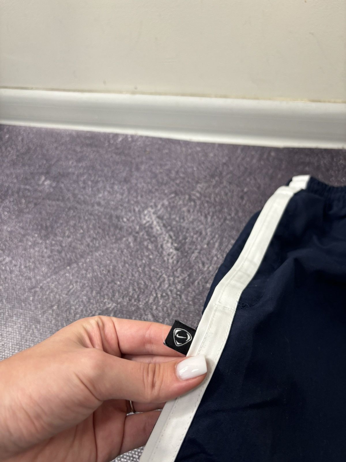 Nike Vintage Nike Y2K Navy/White Hype Nylon Baggy Track Pants Size US 32 / EU 48 - 17 Thumbnail