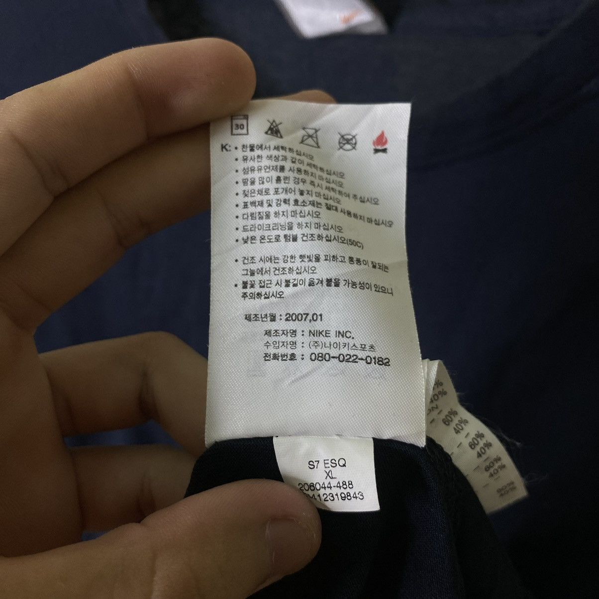 Nike Vintage Y2K Nike Essential Embroidery Small Swoosh Tee Size US L / EU 52-54 / 3 - 7 Thumbnail