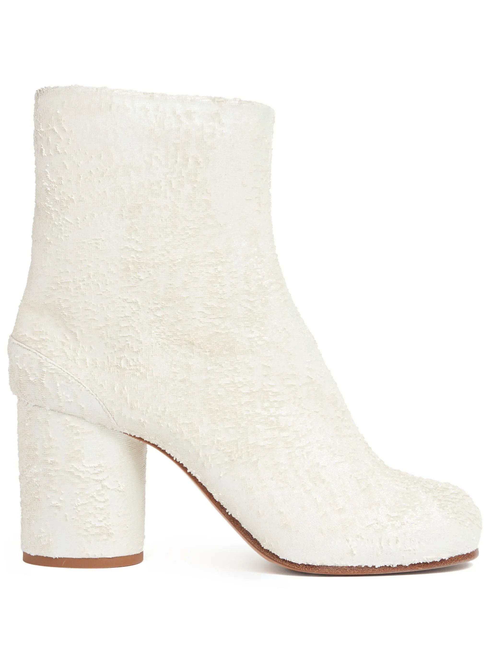 o1w1db11225 Tabi Ankle Boots in White