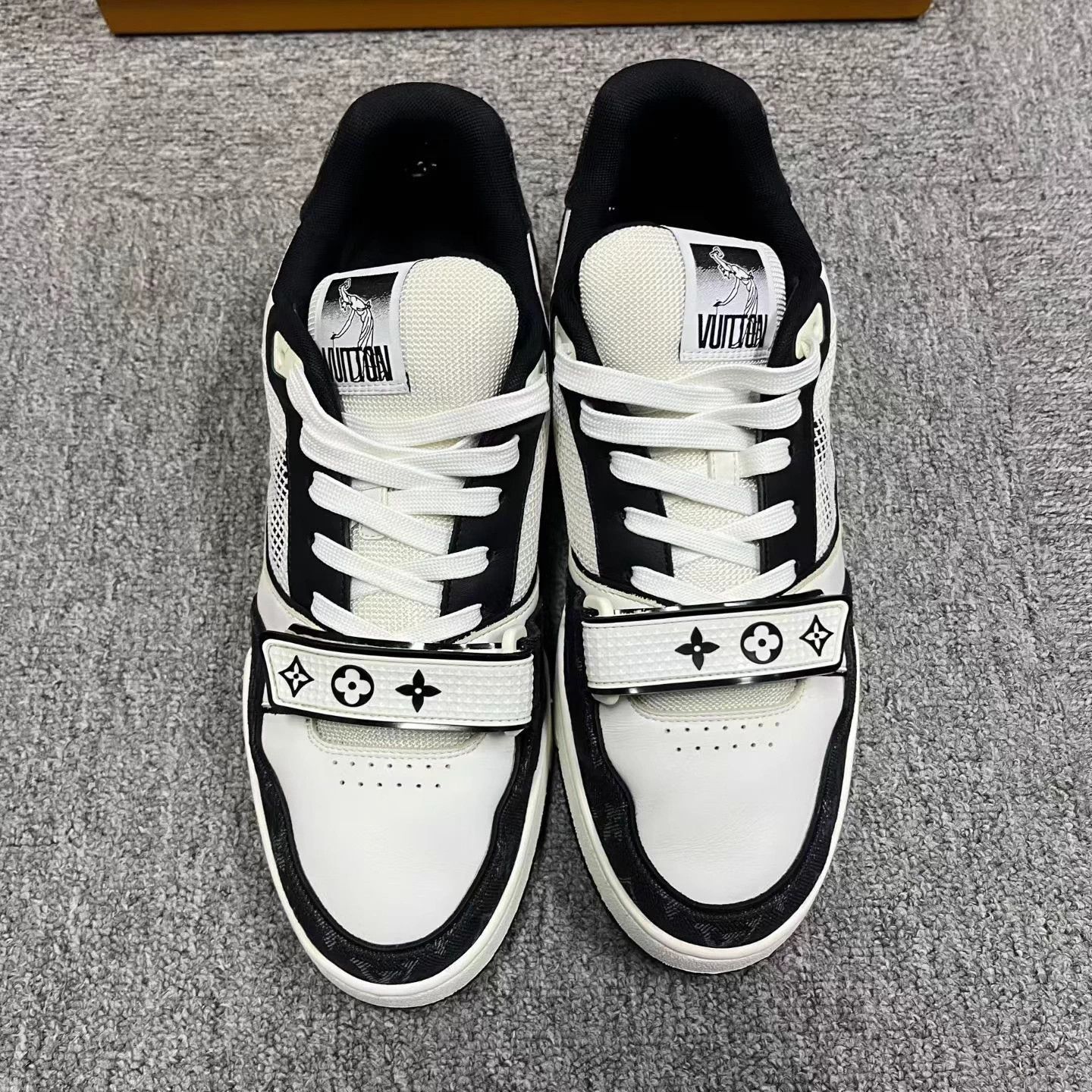 Louis Vuitton Louis Vuitton B&W Calfskin Lace-Up Low-Top Sneakers Size US 8.5 / EU 41-42 - 3 Thumbnail