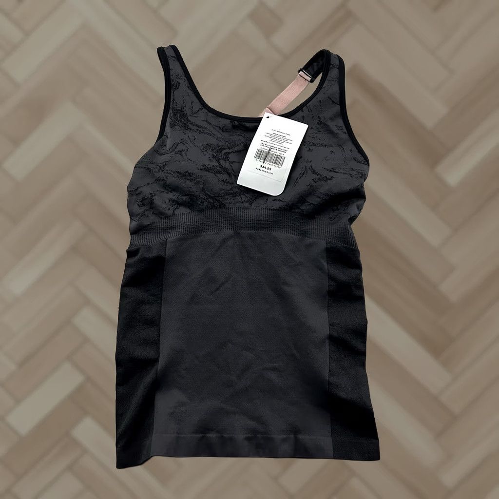 Fabletics Fabletics Eliza Seamless Floral Athletic Tank Top Women's XS Gray Tank Womens XS Gray Floral Athletic Tank Top Size XS / US 0-2 / IT 36-38 - 1 Thumbnail