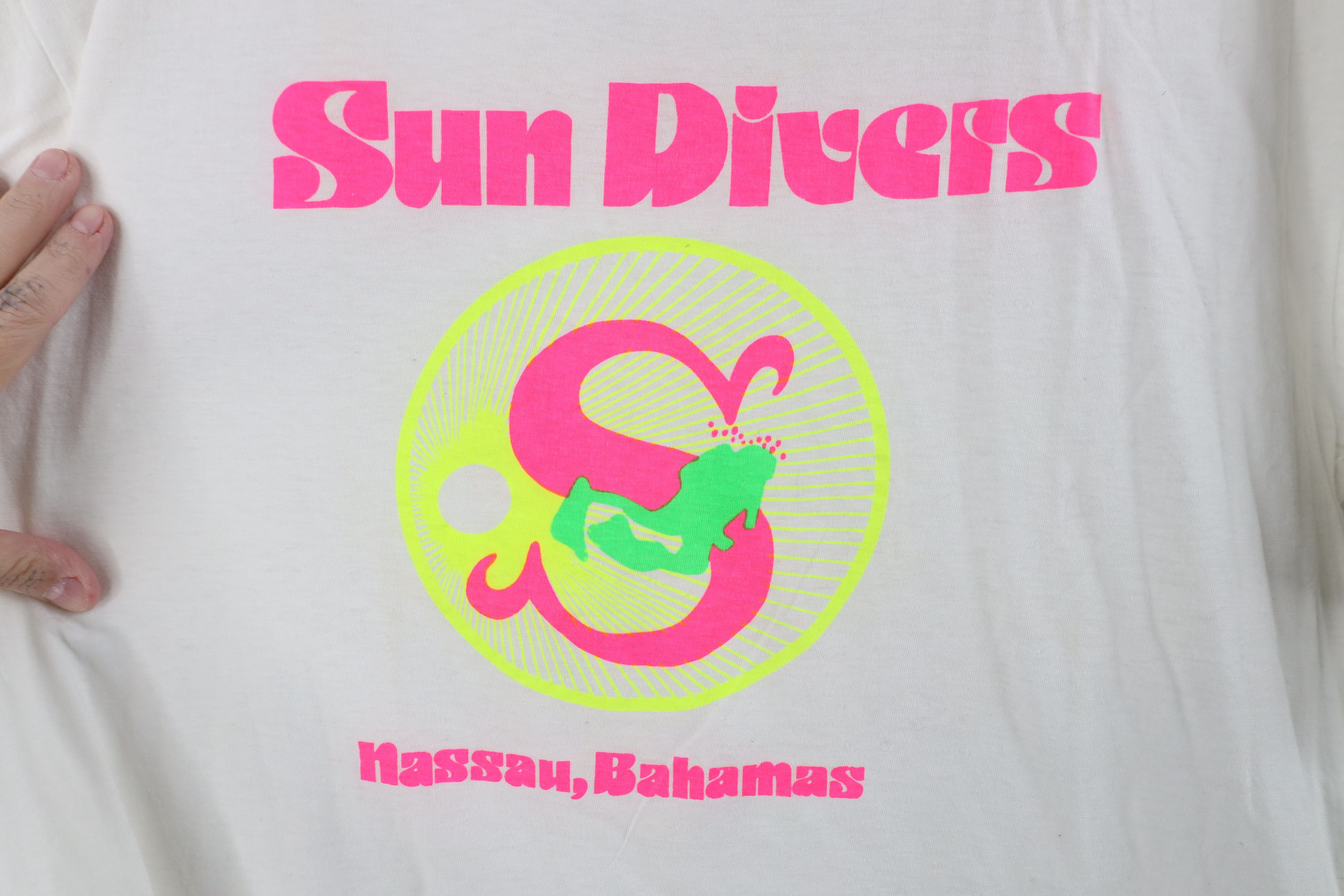 Vintage Vintage 70s 80s Streetwear Sun Divers Bahamas T-Shirt Size US L / EU 52-54 / 3 - 4 Thumbnail
