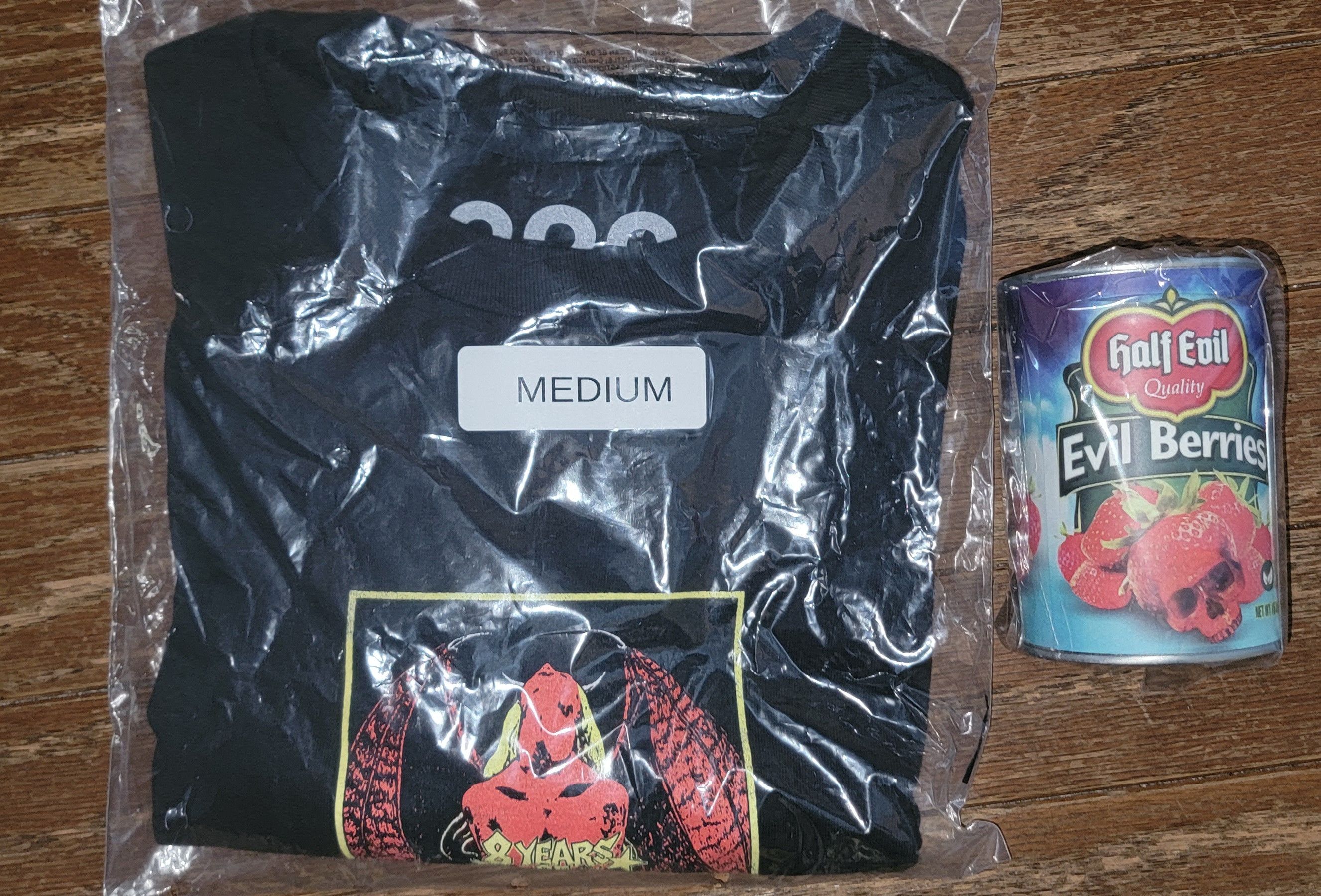 Half Evil Half Evil - 8 YEAR TEE and stash jar Size US M / EU 48-50 / 2 - 1 Preview