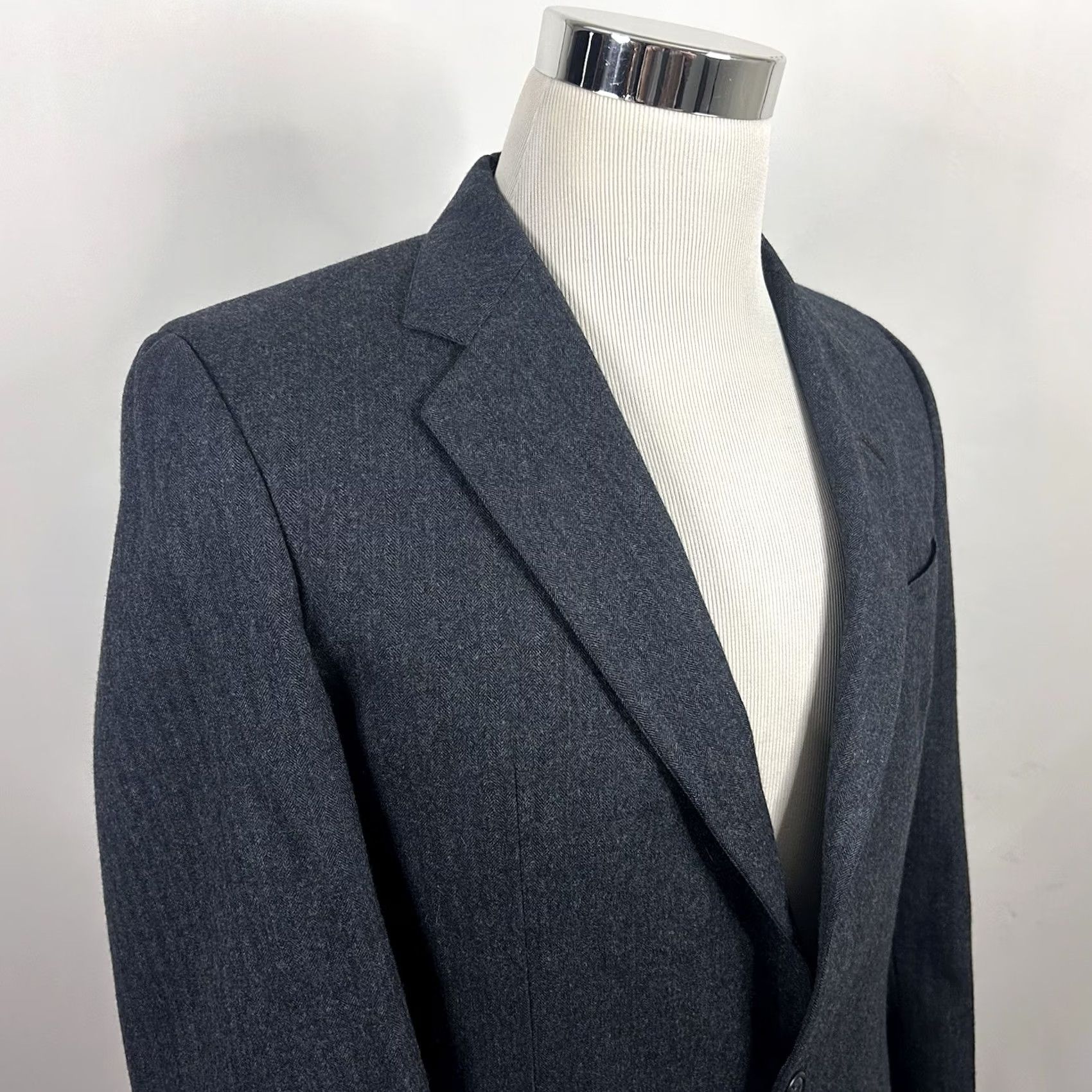Jos. A. Bank VINTAGE Jos A Bank 38R Sport Coat Wool Dark Gray Herringbone Two Button Mens Jacket- Coat (Regular) Size US XS / EU 42 / 0 - 2 Thumbnail
