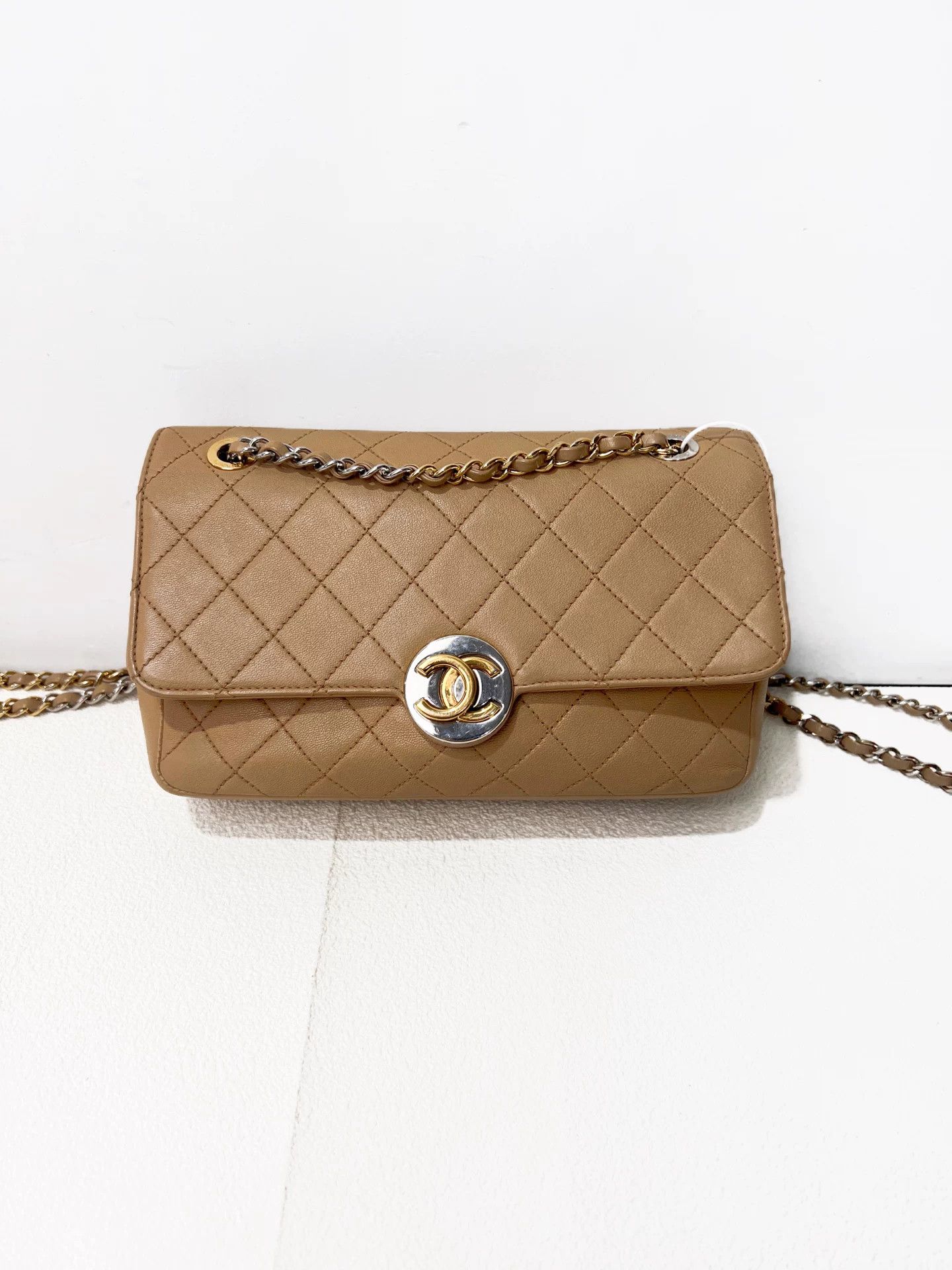 Chanel Pre-loved Bag Very good condition Size ONE SIZE - 1 Thumbnail
