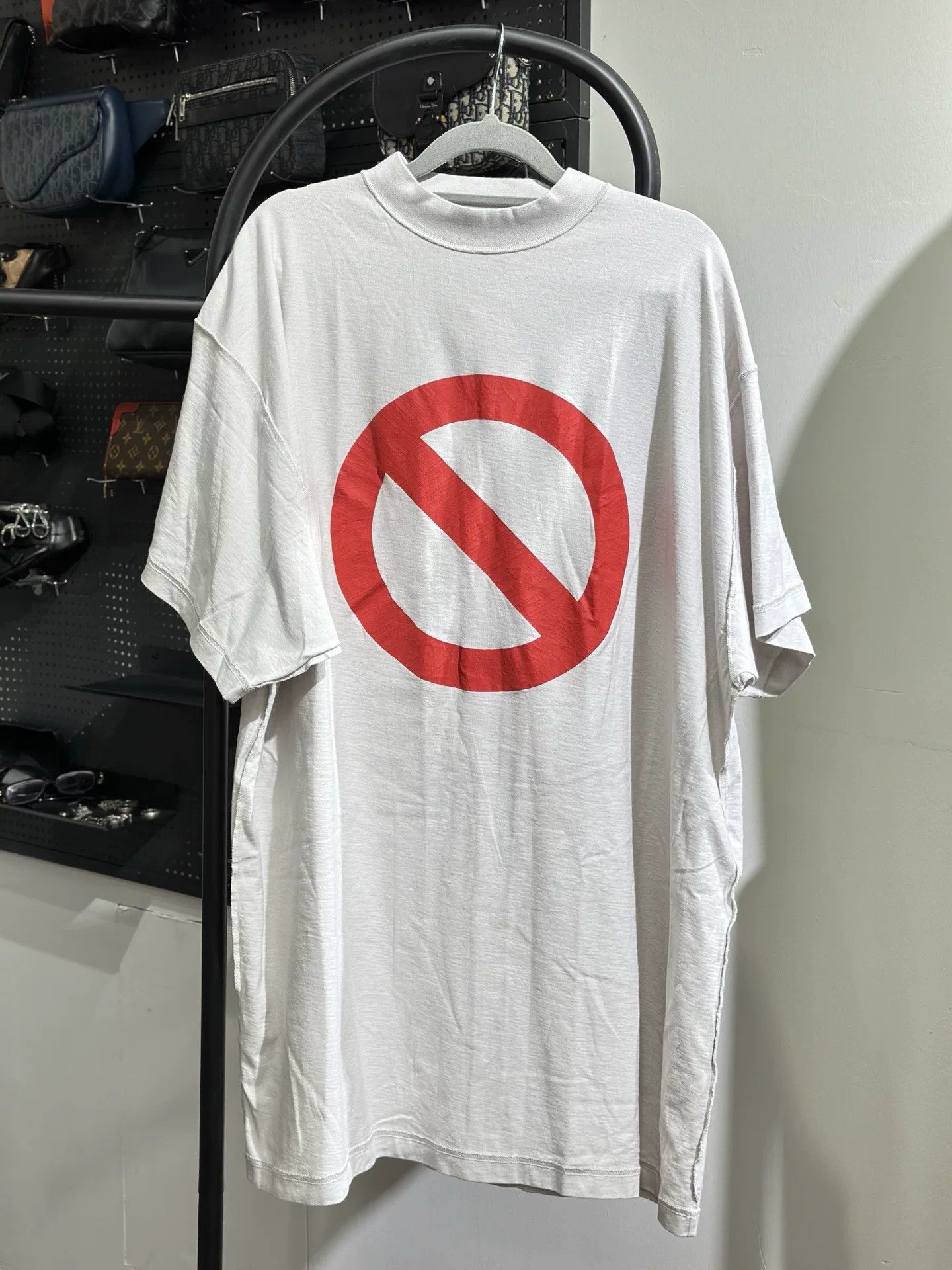 Balenciaga Balenciaga White T-Shirt L Men Size US L / EU 52-54 / 3 - 1 Thumbnail