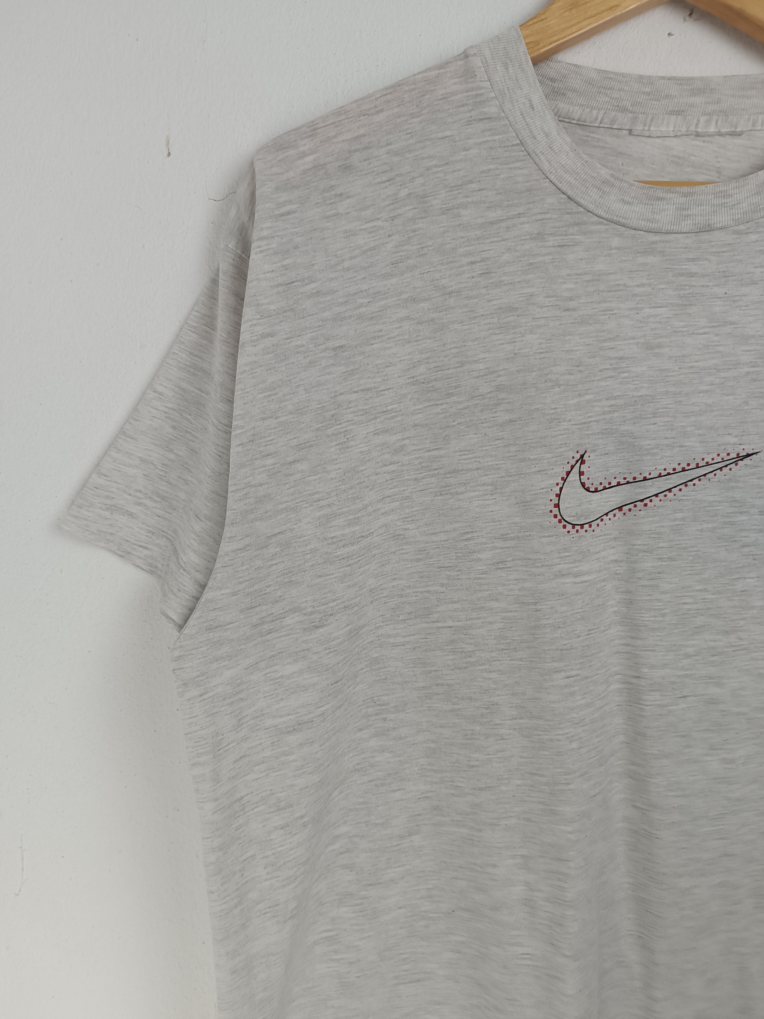 Nike VINTAGE 90'S NIKE SWOOSH CRAZY BACKHIT TEE Size US L / EU 52-54 / 3 - 5 Thumbnail