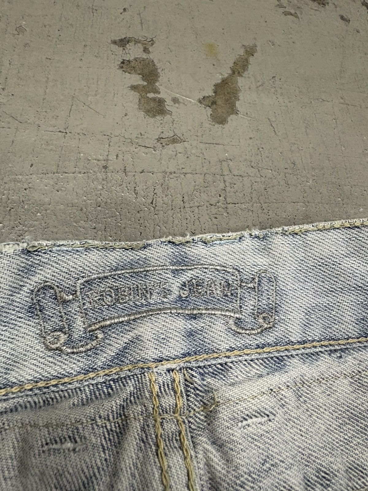 Beauty Beast Vintage Acid Wash Robin Jeans wing 🪽 embroidered denim Size US 31 - 12 Thumbnail