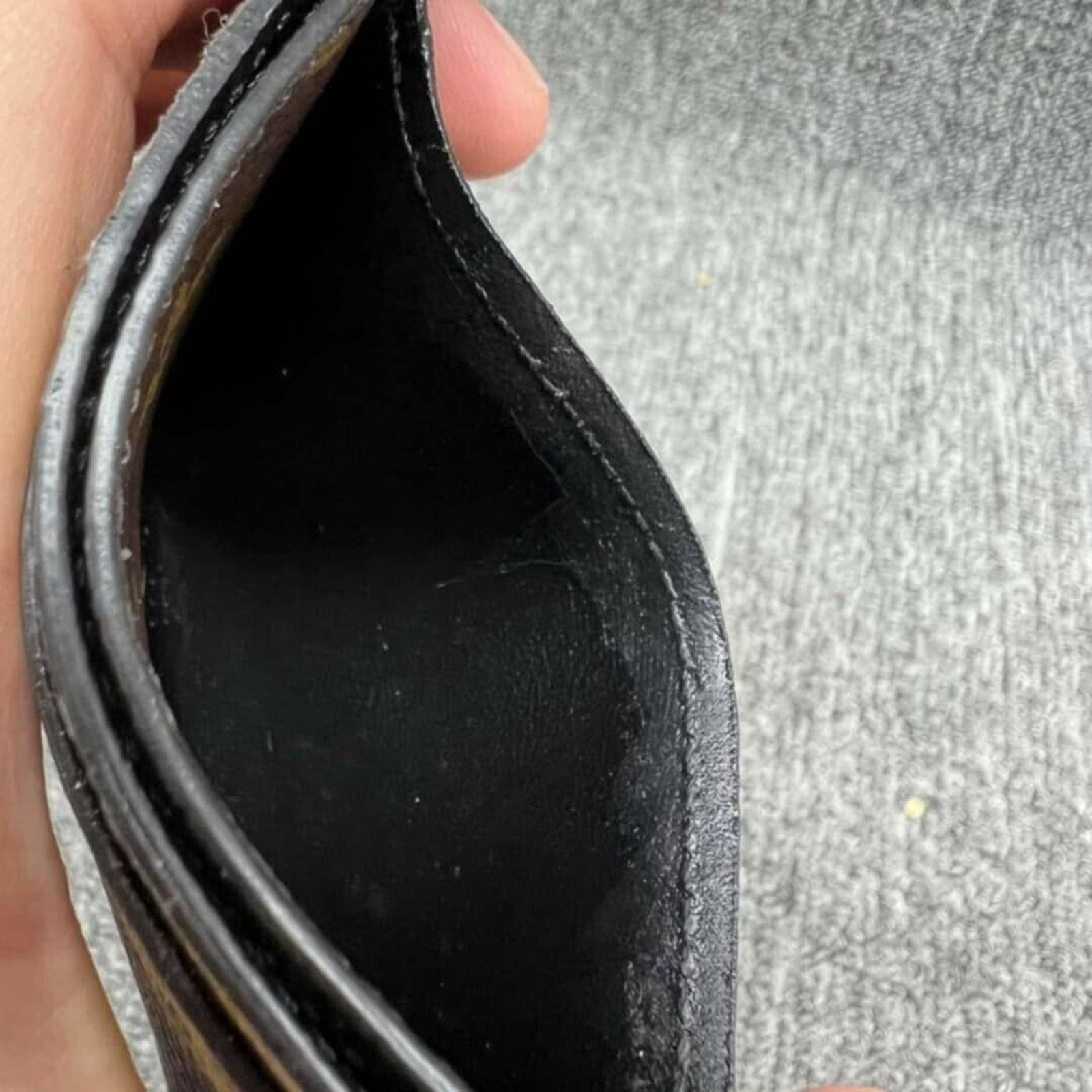 Louis Vuitton 100% Authentic Louis Vuitton Leather Card Case 178-101924 Size ONE SIZE - 12 Thumbnail