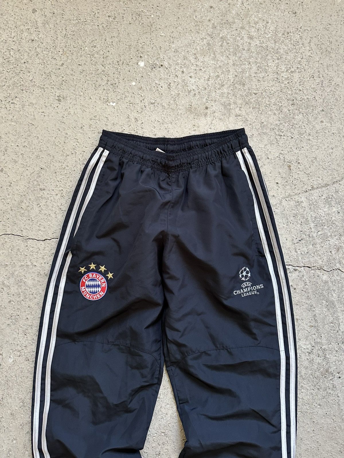 Adidas Vintage Adidas Suit UEFA FC BUYERN MUNCHEN Black size - S Size 46L - 10 Thumbnail