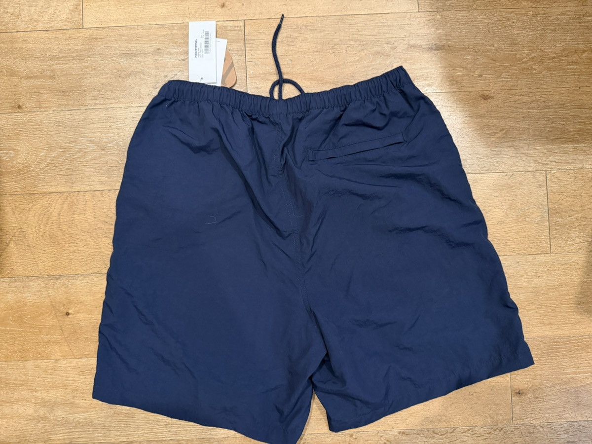 thisisneverthat NWT Thisisneverthat Shorts Jogging Shorts Navy Size Large Size US 34 / EU 50 - 2 Thumbnail