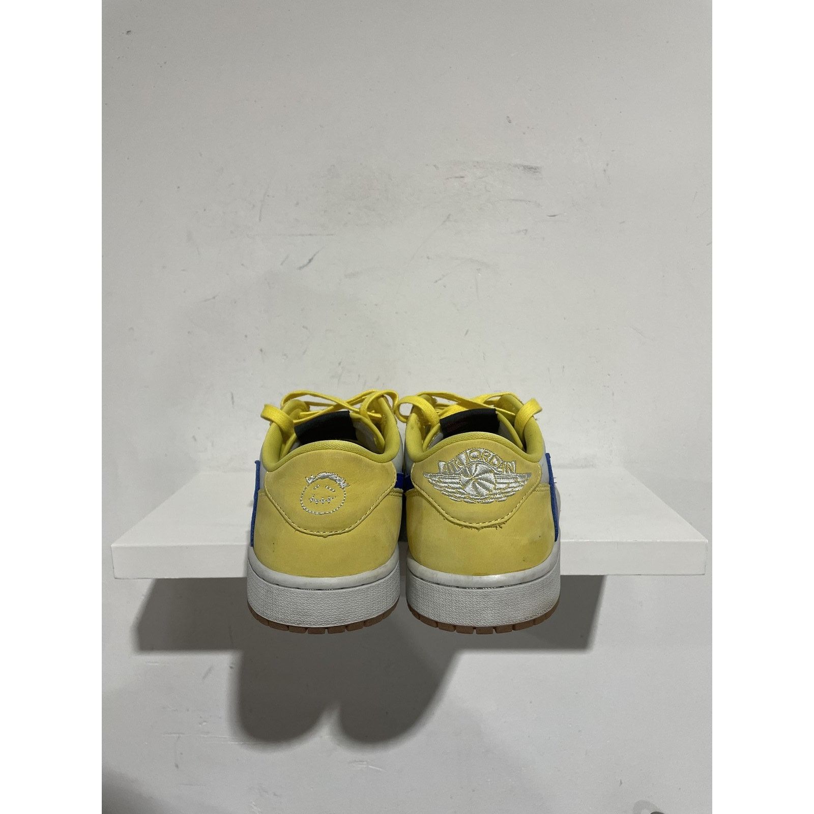 Nike JORDAN 1 RETRO LOW OG TRAVIS SCOTT CANARY(11.5 W) PREOWNED Size US 11.5 / IT 41.5 - 4 Thumbnail
