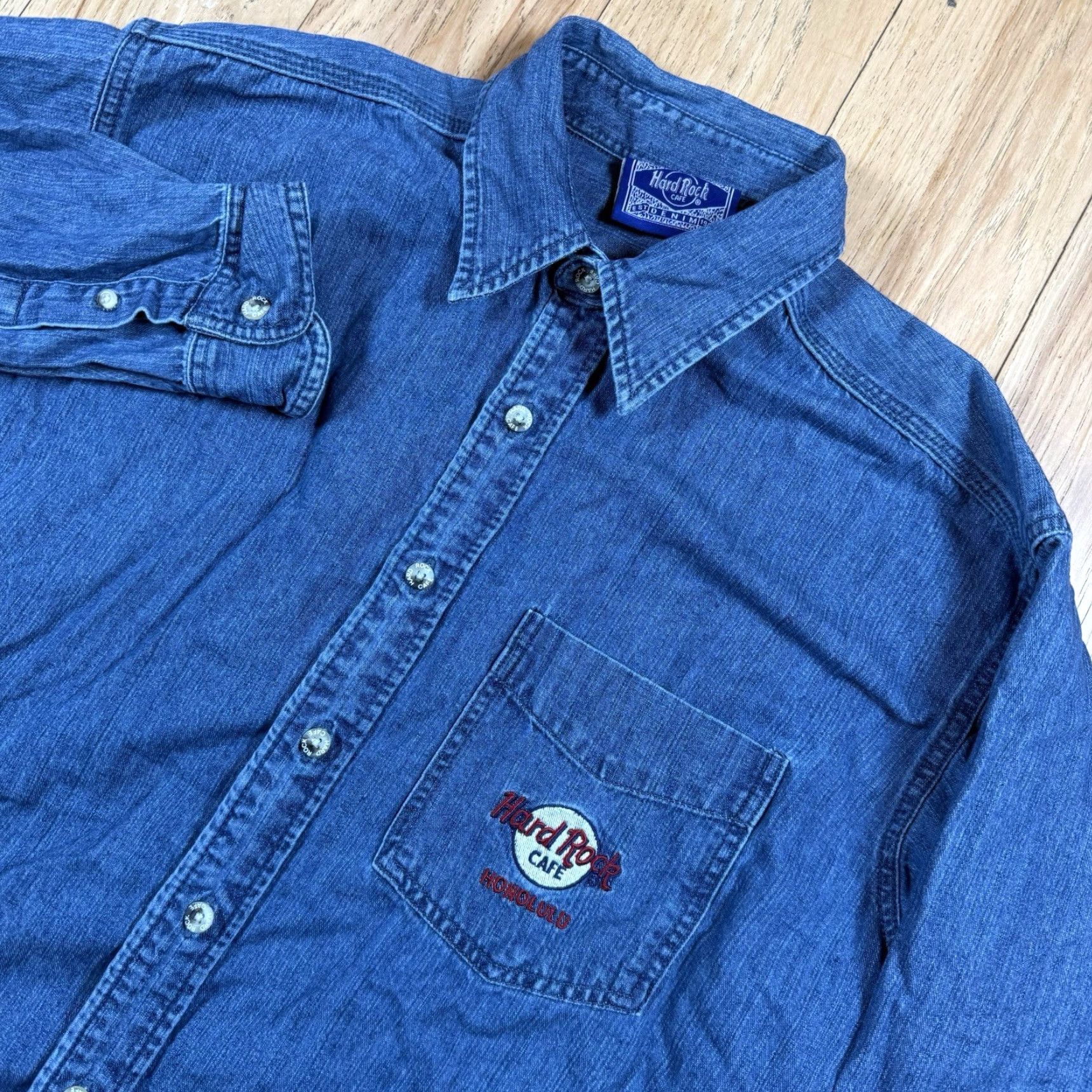Hard Rock Cafe VTG Hard Rock Cafe Denim Button-Up Shirt Honolulu Hawaii Mens Medium Blue Long Sleeve Button-Up Shirt M Mens Regular Sleeves Denim Shirt Size US M / EU 48-50 / 2 - 2 Thumbnail