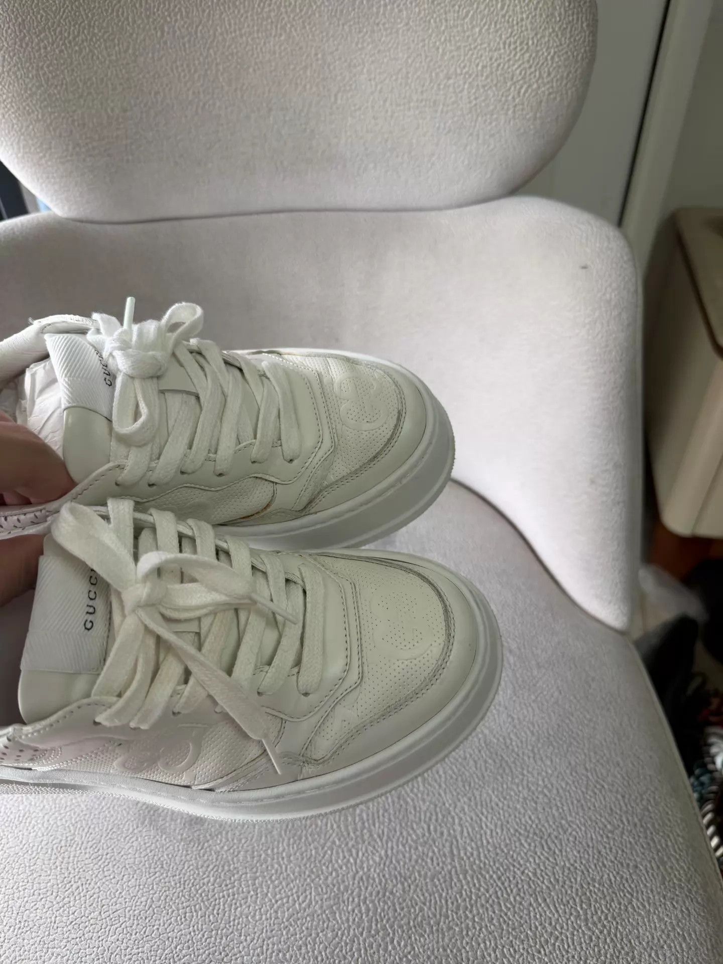 Gucci Gucci Platform White 37.5GG embossed gold lettering Size US 7 / IT 37 - 5 Thumbnail