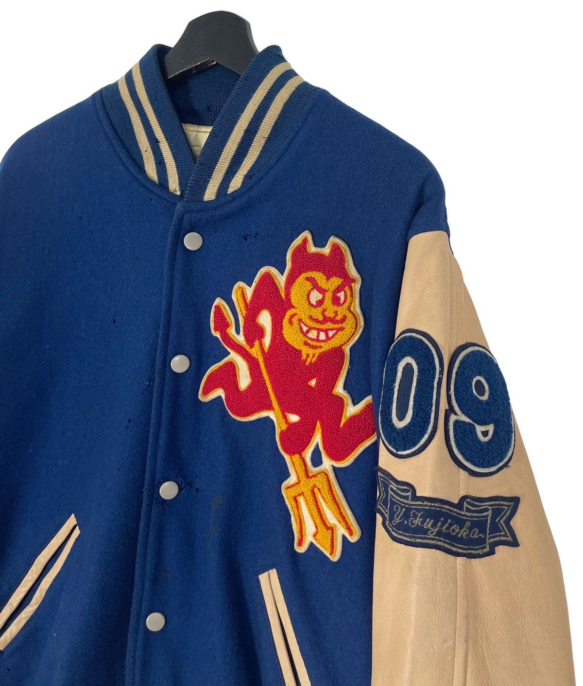 NBA 80s Vintage Distressed Chaminade Basketball Team Honolulu Size US L / EU 52-54 / 3 - 5 Thumbnail