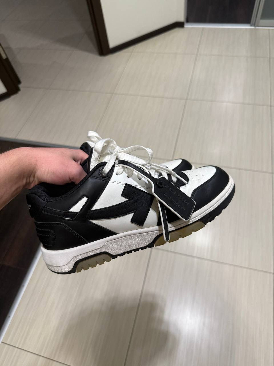 Off-White Off White out of office Size US 10 / EU 43 - 1 Thumbnail