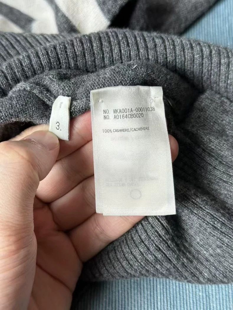Thom Browne Thom BrowneMedium-gray cashmere sweater 2503-Nextarrow Size US L / EU 52-54 / 3 - 3 Thumbnail