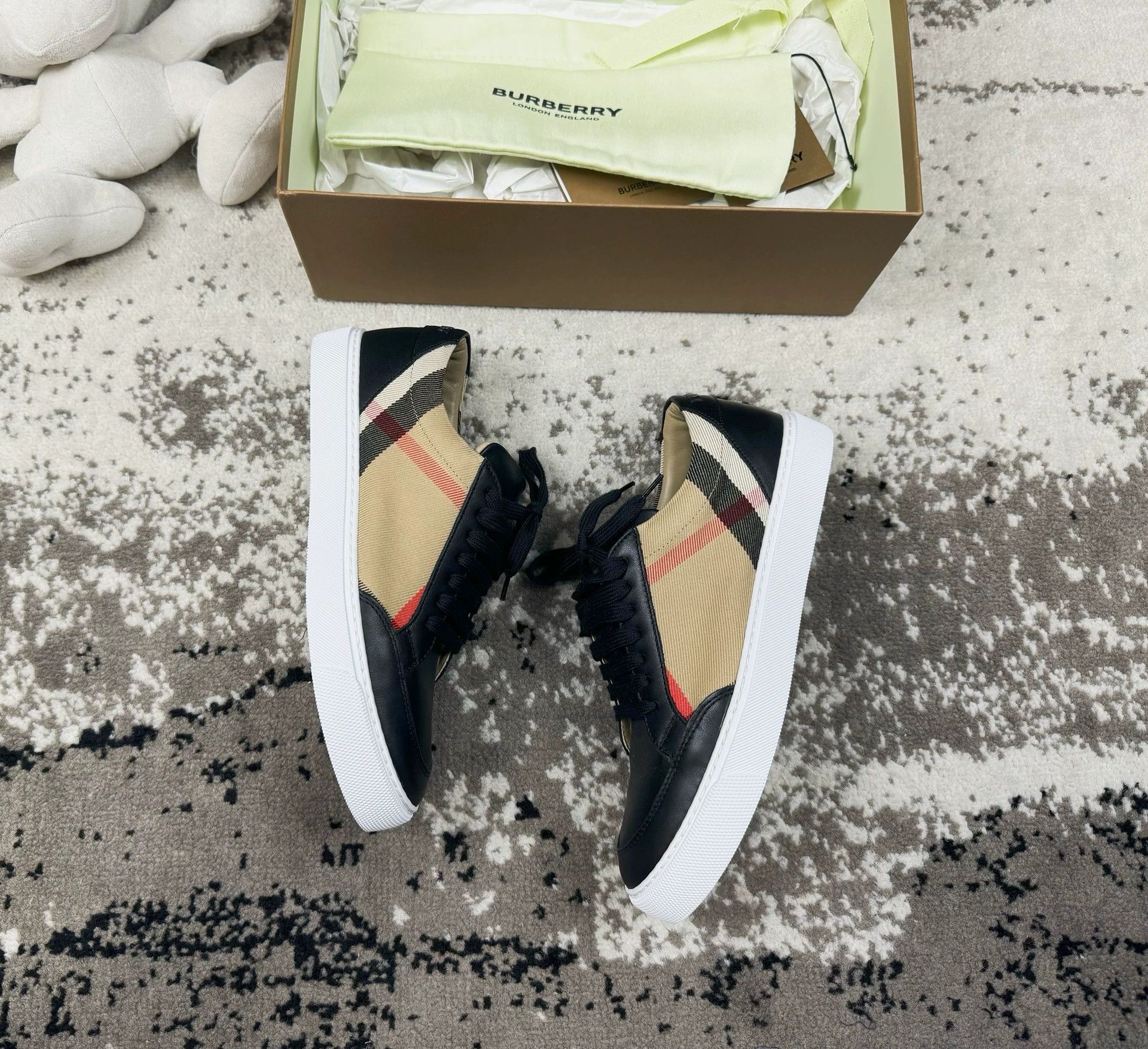 Burberry Burberry check shoes new eur 37 Size US 6.5 / IT 36.5 - 3 Thumbnail
