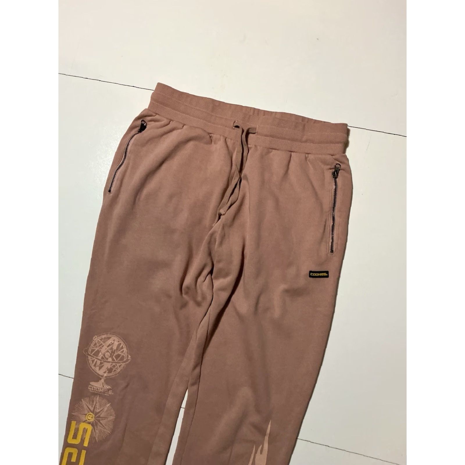 Globe Cookies SF Flames Sun Globe Graphic Mauve Jogger Sweatpants Sz. L User: Cookies SF Flames Sun Globe Graphic Mauve Jogger Sweatpants Sz. L Size US 33 - 5 Thumbnail