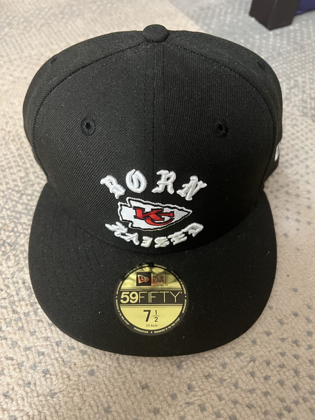 Born X Raised × New Era NEW [7 1/2] NEW Born Raised NEW ERA NFL KS Chief rocker hat Size ONE SIZE - 2 Thumbnail