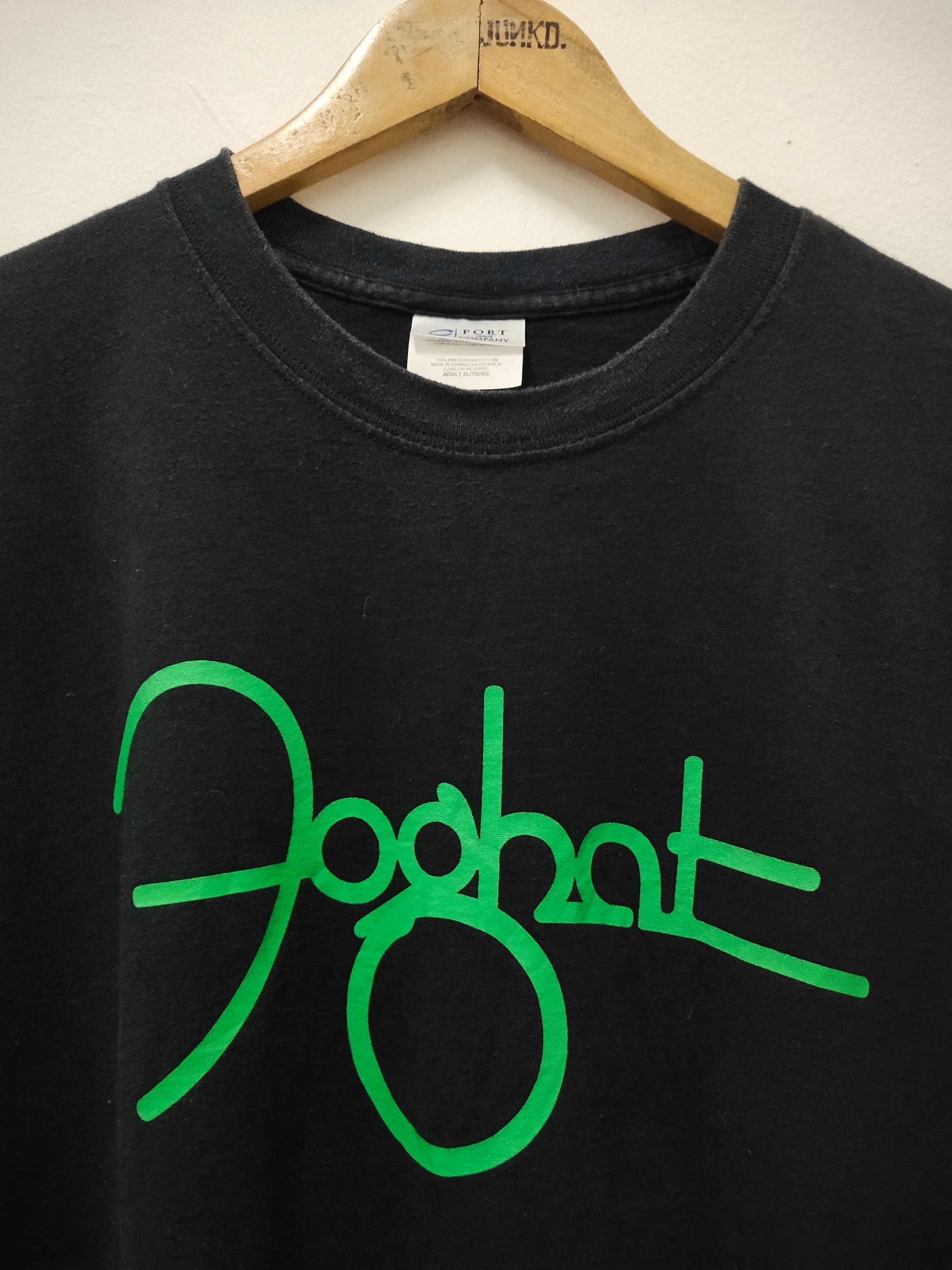 Band Tees Vtg Foghat band tee with original band's signature on shirt Size US XL / EU 56 / 4 - 5 Thumbnail