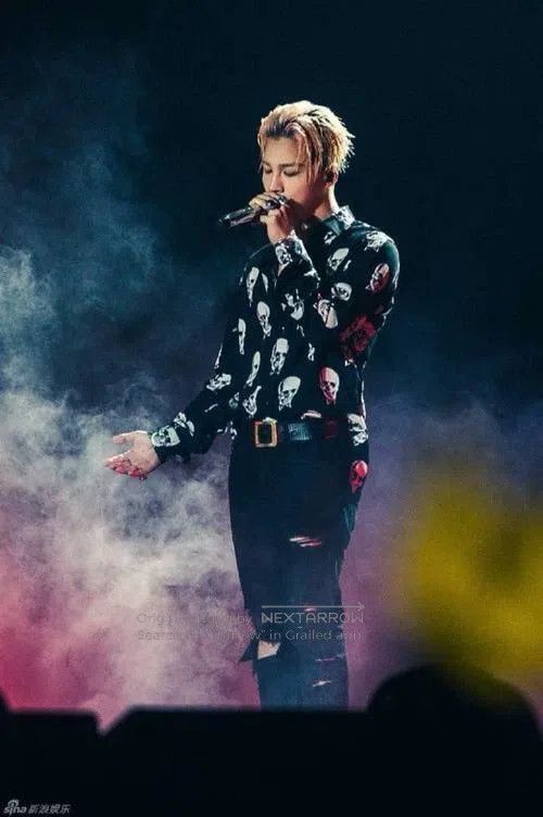 Saint Laurent Paris Saint Laurent Paris Gold thread wash big destroyed denim p Size US 31 - 1 Thumbnail