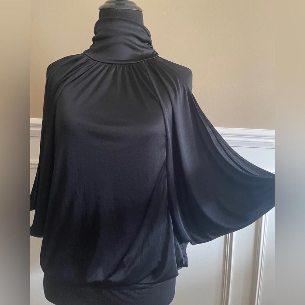 Designer Express Draped Arm Off Shoulder Turtleneck Blouse Size S / US 4 / IT 40 - 1 Thumbnail