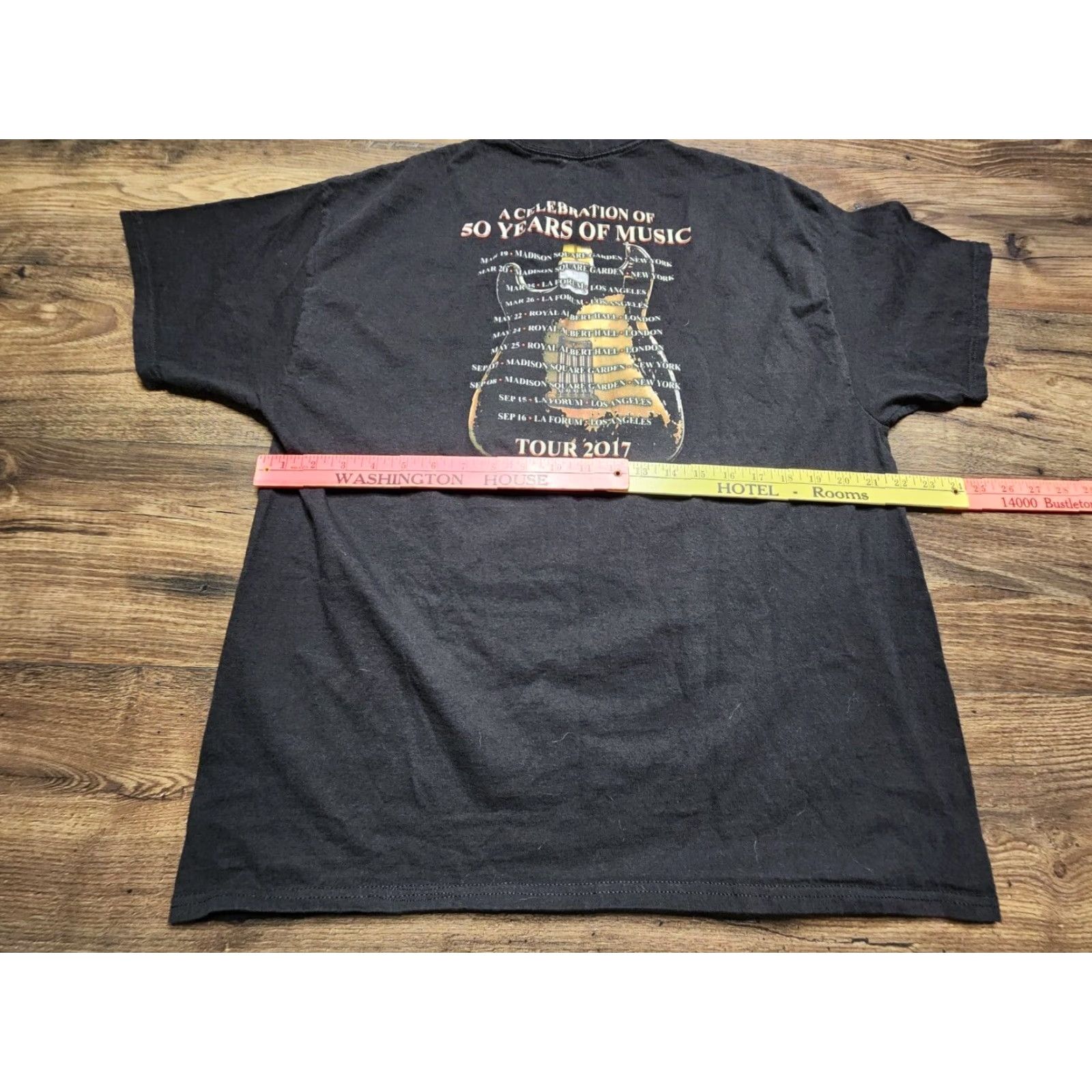 Hanes Mens XL Official Eric Clapton 2017 TOUR T Shirt 50 Years Band Tee Size US XL / EU 56 / 4 - 4 Thumbnail