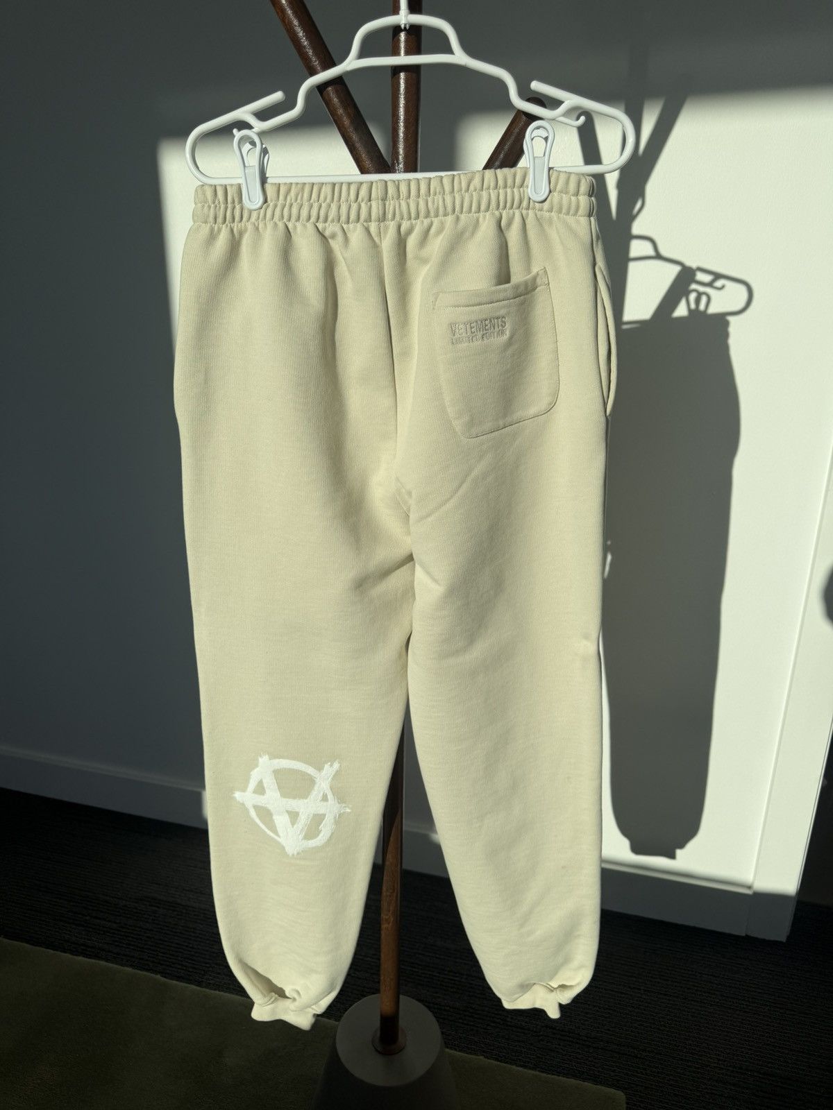 Vetements Vetements old english / anarchy sweatpants Size US 34 / EU 50 - 4 Thumbnail