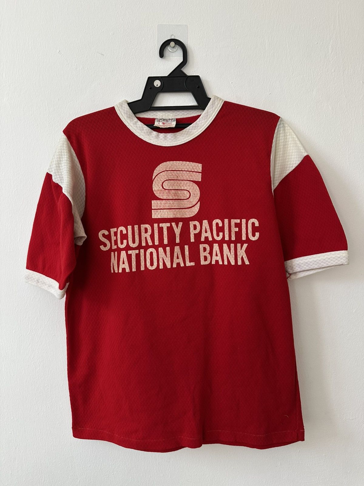 Vintage Vintage 70s Security Pacific National Bank Tshirt Size US L / EU 52-54 / 3 - 1 Thumbnail