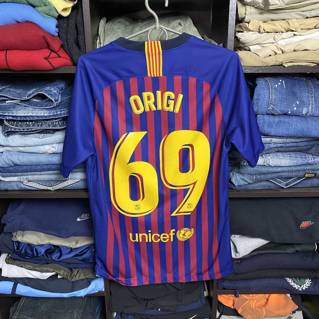 Nike Mens Nike FC Barcelona Origi 69 Player 2018 soccer jersey Size US S / EU 44-46 / 1 - 2 Thumbnail
