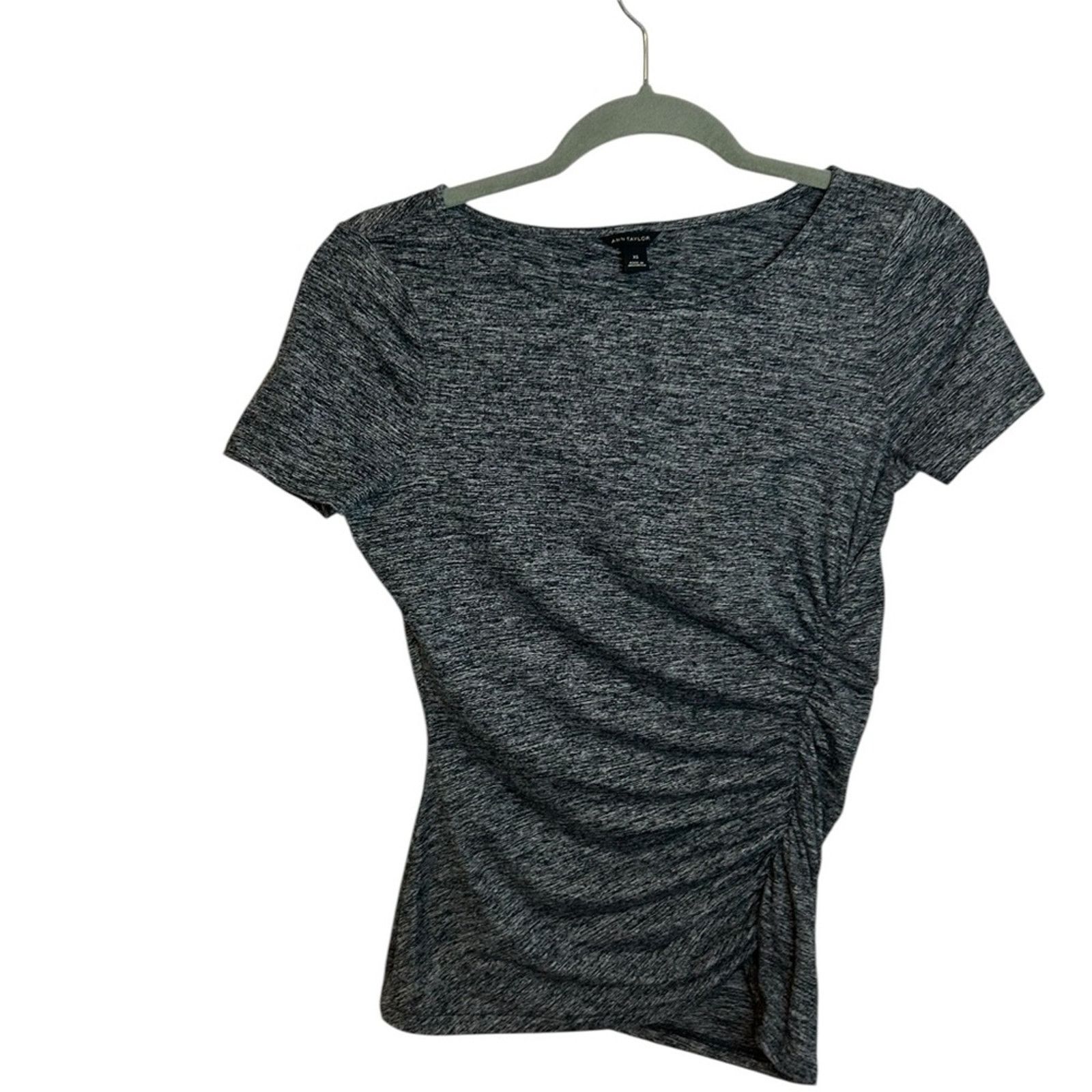 Ann Taylor Ann Taylor Heathered Gray Ruched Tee Size XS / US 0-2 / IT 36-38 - 1 Thumbnail